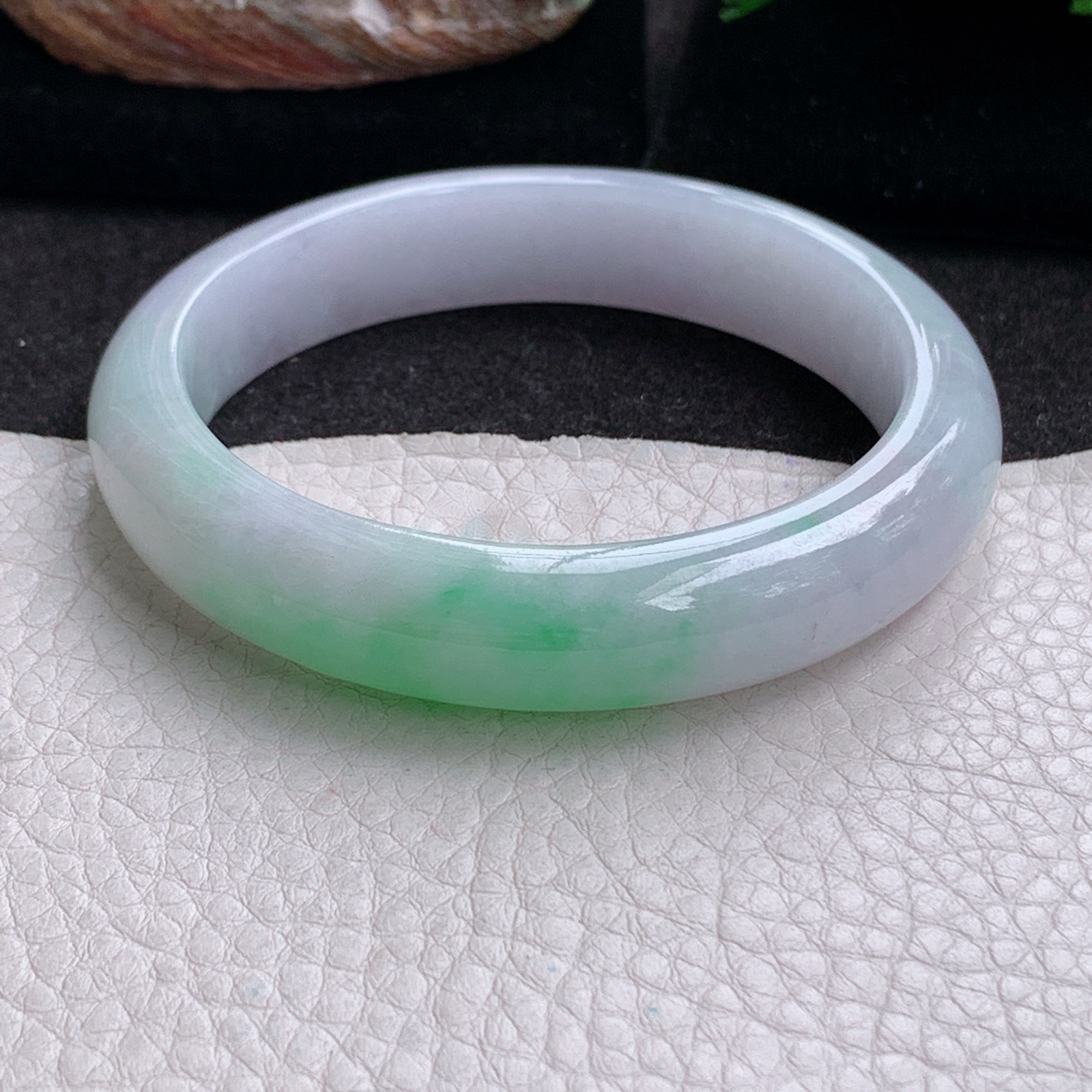 js实拍57*12.7*8平安镯 天然缅甸翡翠a货手镯女款白底青正圈玉镯子