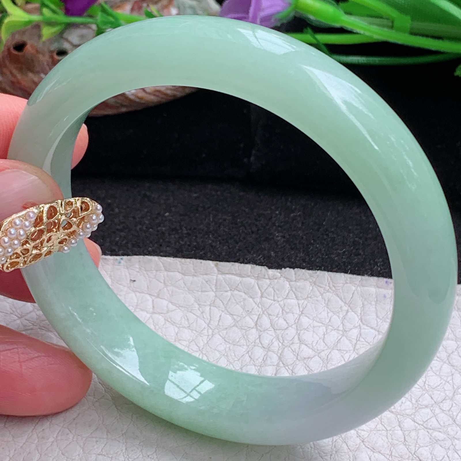 ee实拍57*13*8.2平安镯 天然缅甸翡翠a货白的甜绿水润正圈玉镯子