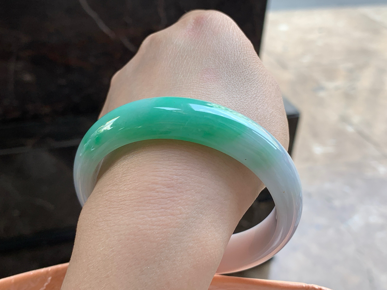 59-14.4-8.3

带色手镯^_^玉质温润 细腻