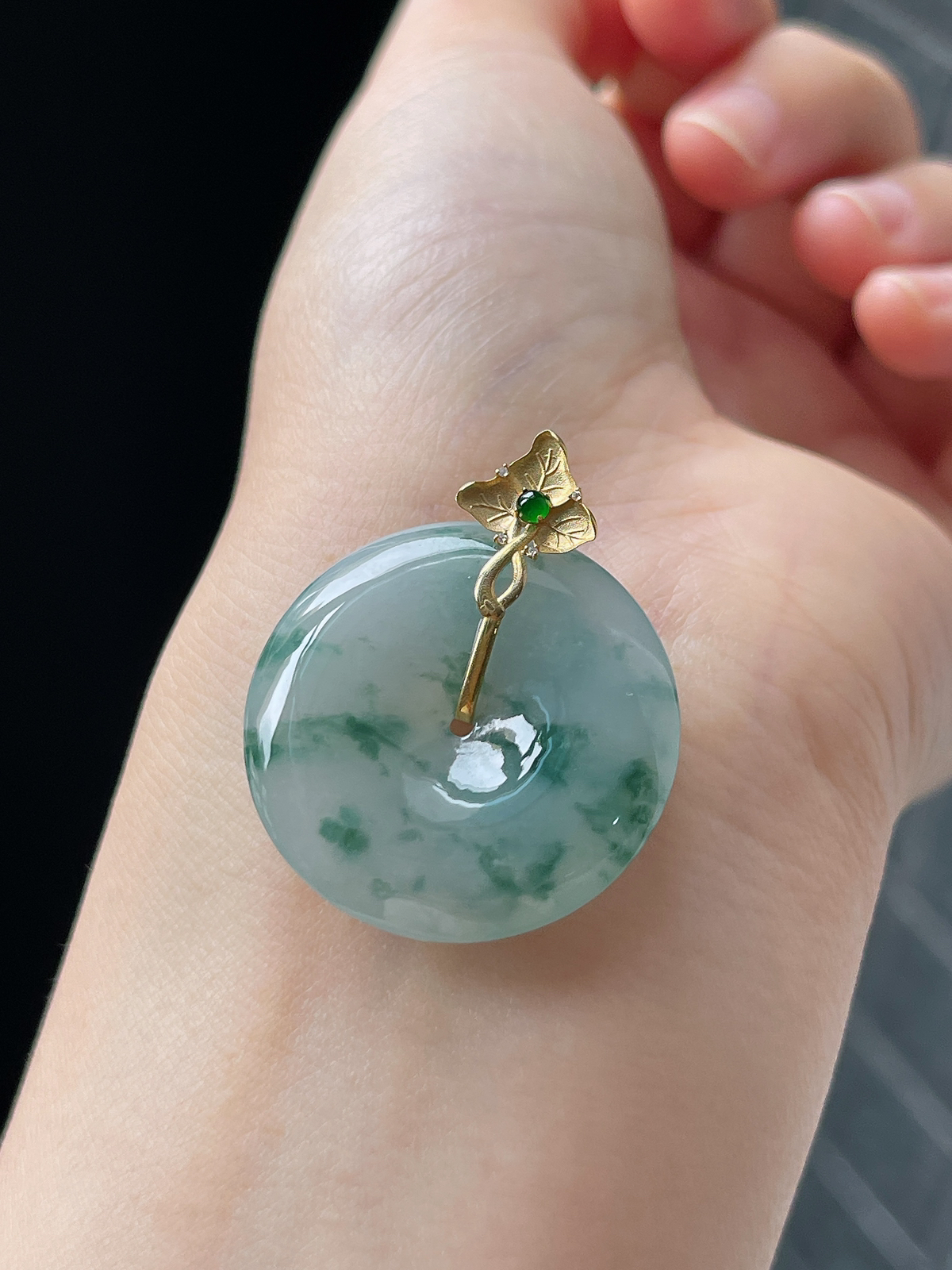 18k金 翡翠冰糯种飘绿平安扣挂件