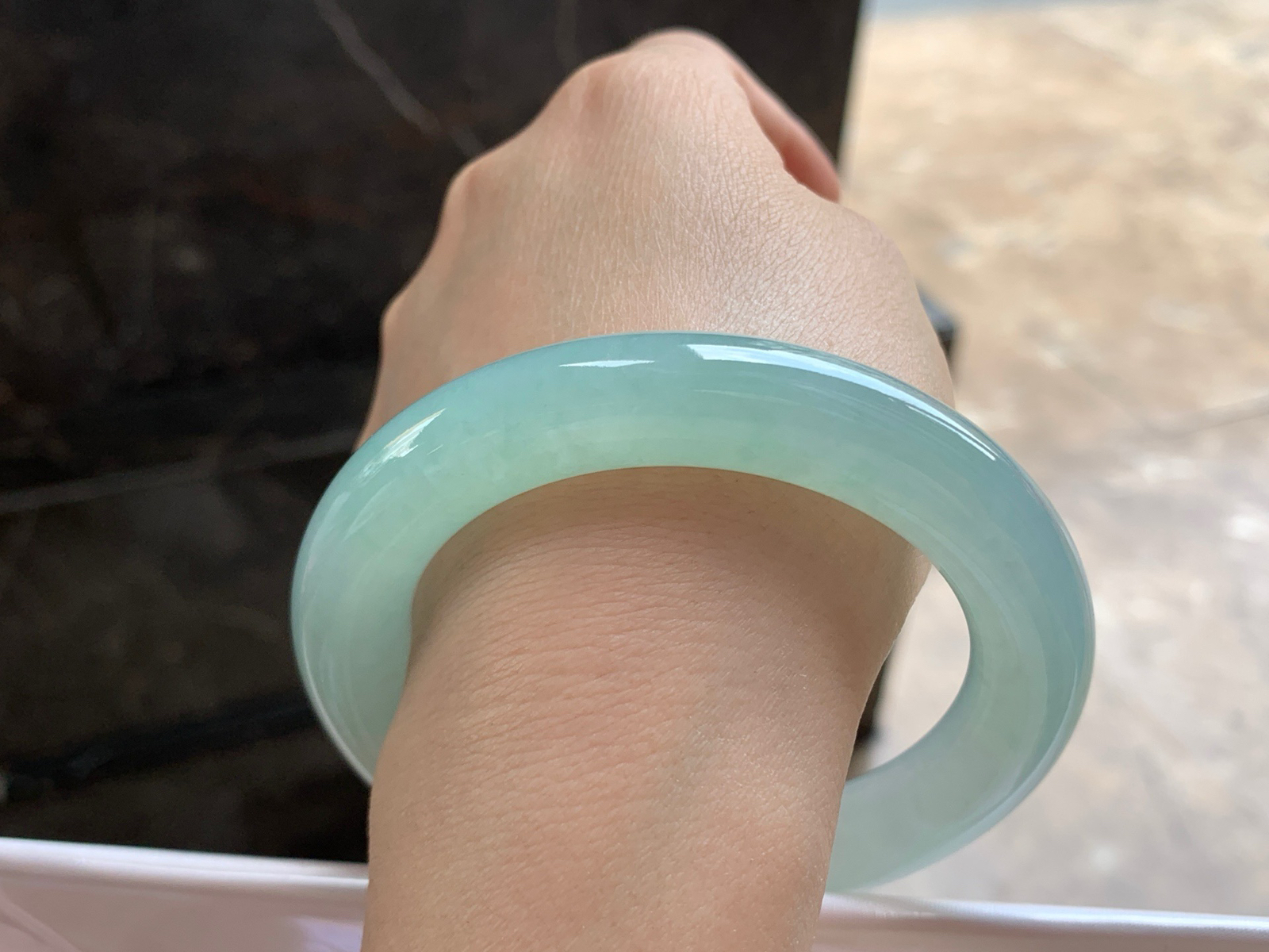 57.5-12.3

晴水圆条手镯^_^细腻