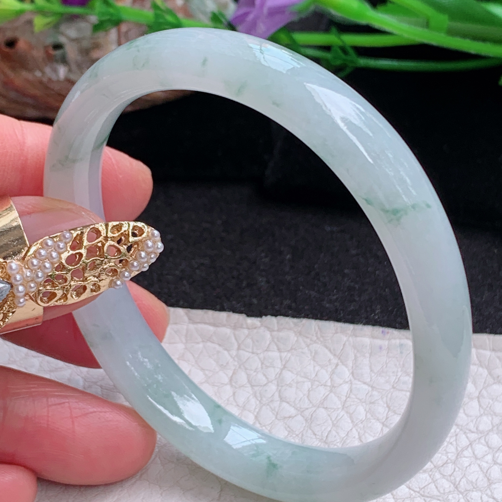 jm实拍558*48.5*10*6.8贵妃镯 天然缅甸翡翠a货冰飘花秀气蛋形玉镯