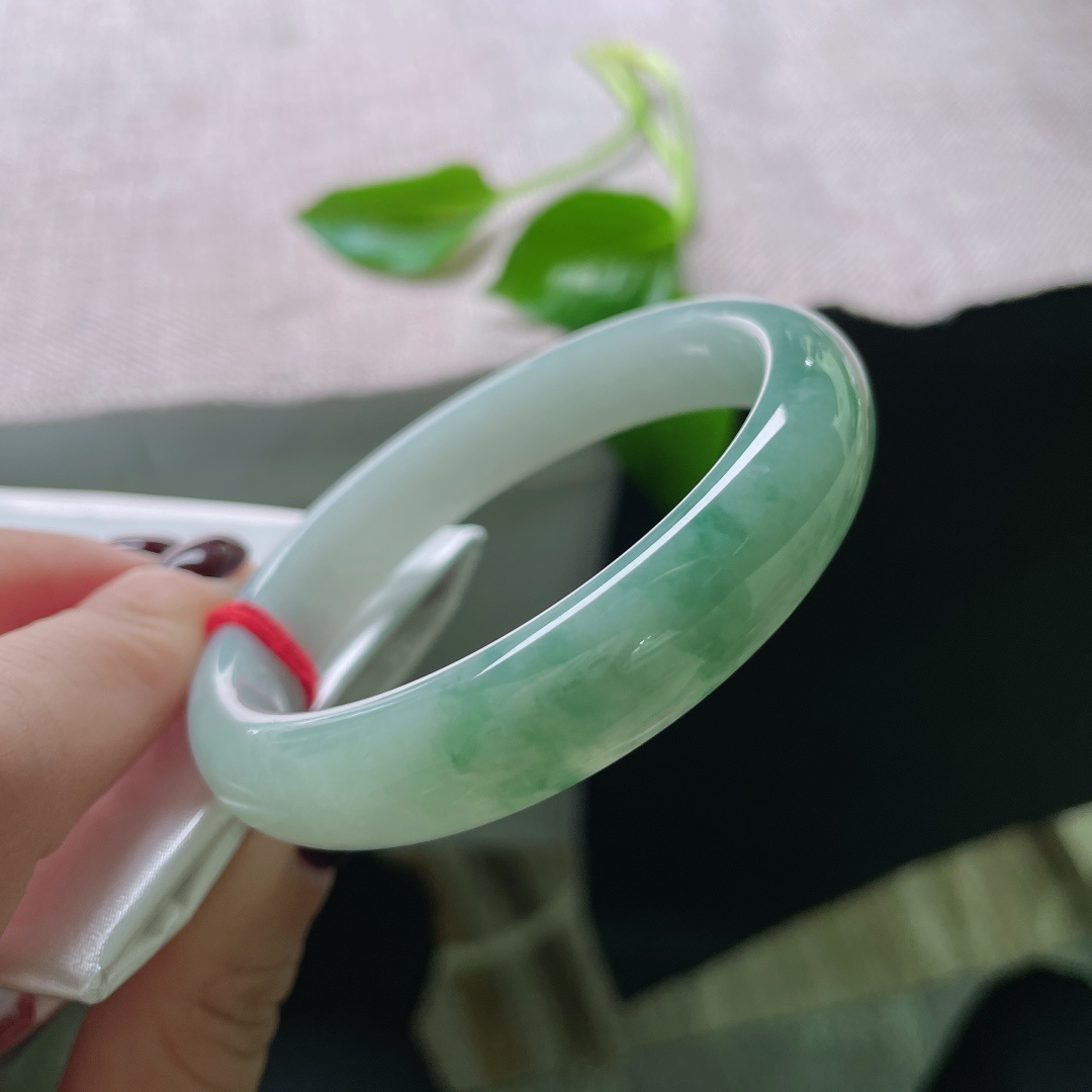 55.6/12.1/7.7，飘花正圈，水润，底子干净清爽，自带松弛感，无裂，ss49351a