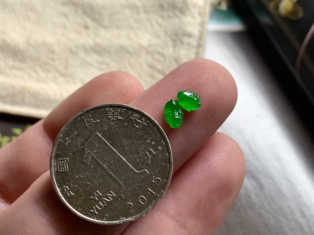 ️ 玻璃种色标金蟾一对 色泽很是浓郁迷人，尺寸不大品质确实，尺寸6*4*2.5、5.5*4.3*2.6
