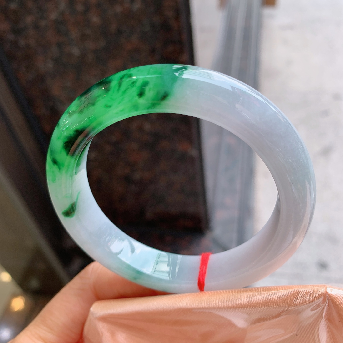 正圈飘绿 无裂 尺寸：56.8/12.2/9.4 色辣