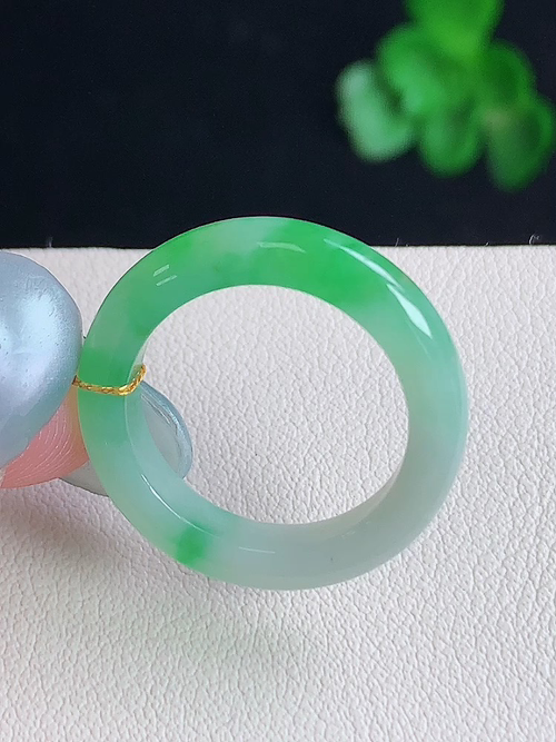 飘绿指环，无裂，尺寸15.8/3.9/3.3，10号，№:y206