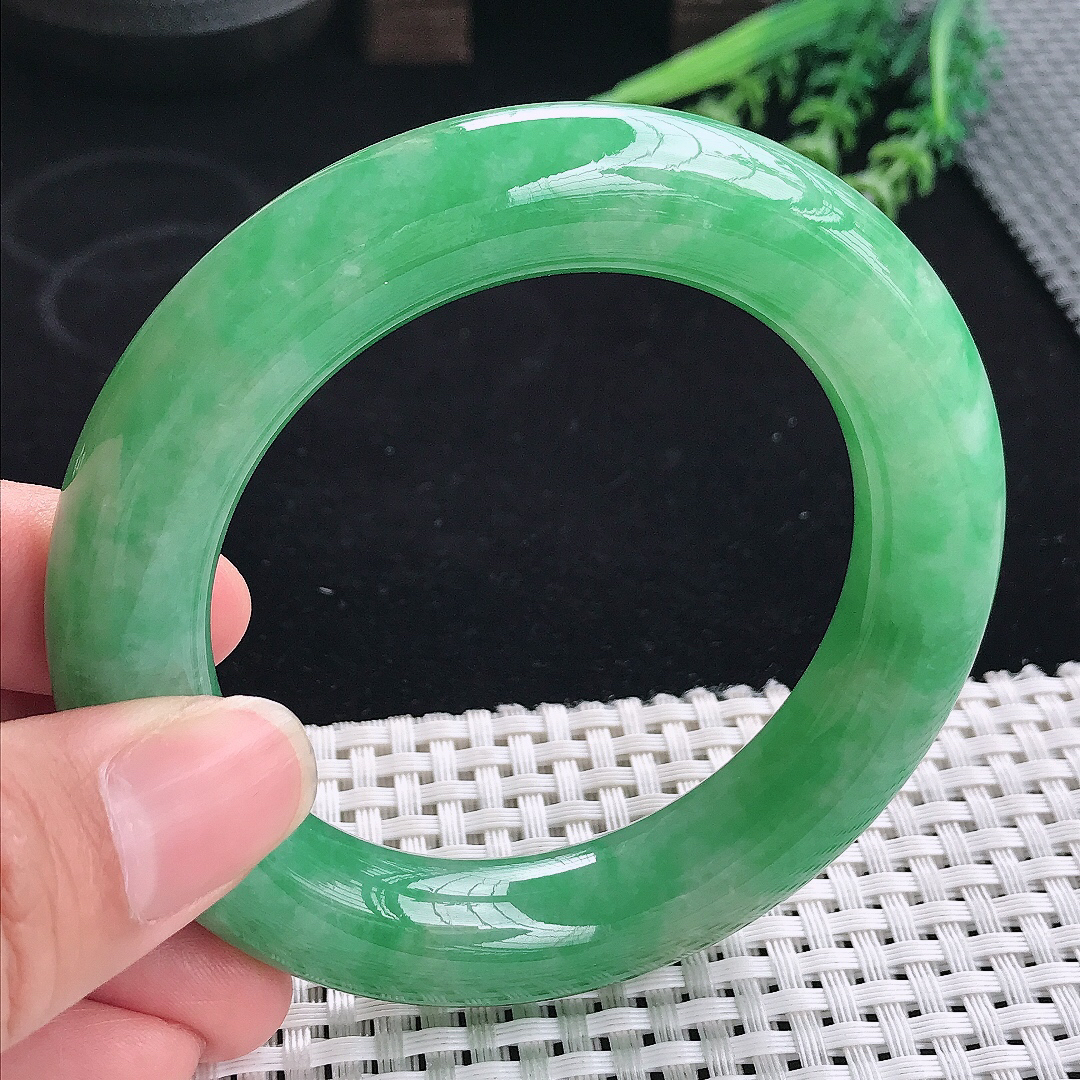 实拍A货翡翠56.5/13/12.8老坑冰润水灵满绿胖圆条手镯翡翠玉镯平安镯