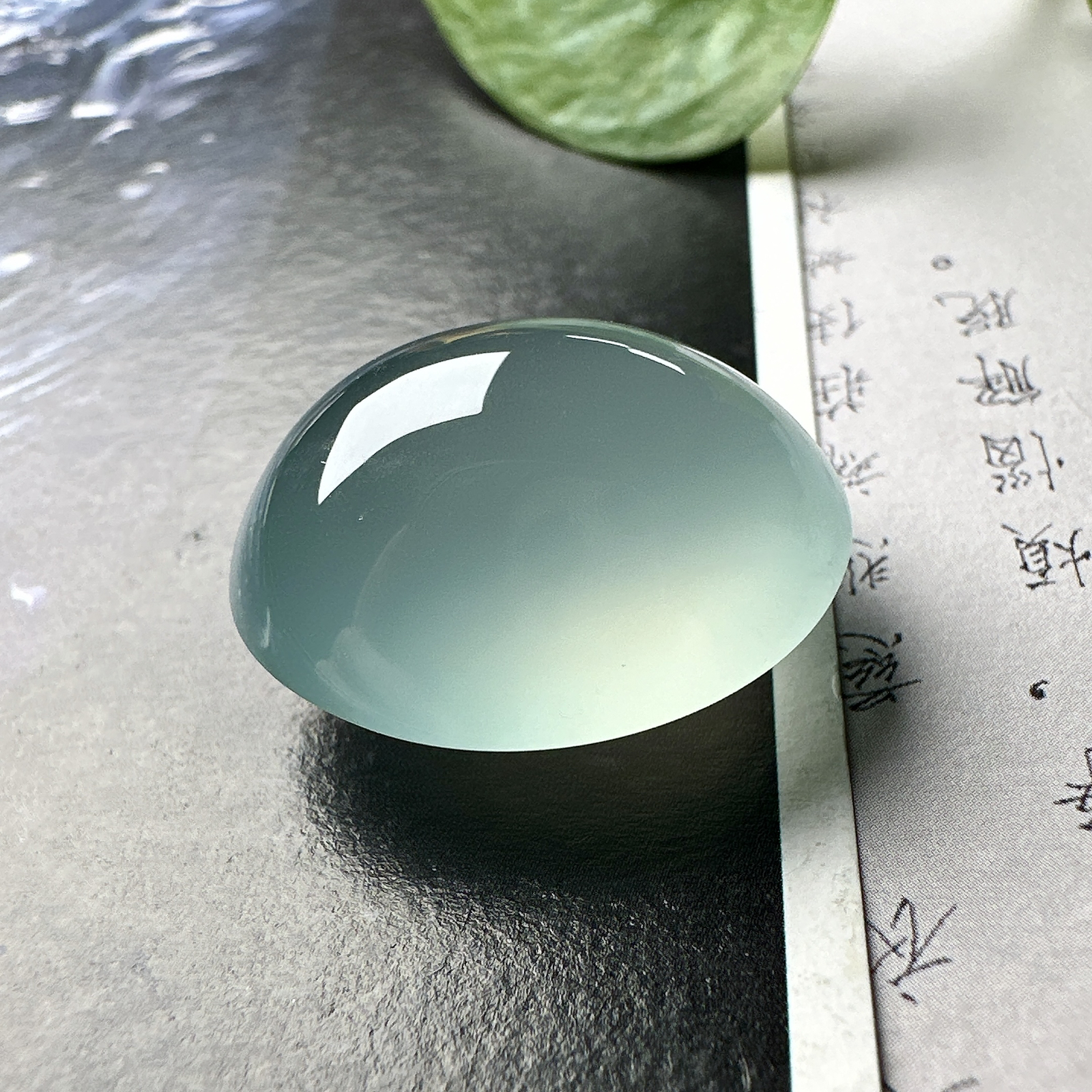 【冰种天空蓝蛋面裸石】大鸽子蛋，种地上乘，冰感十足，通透起光，饱满圆润，收藏品质