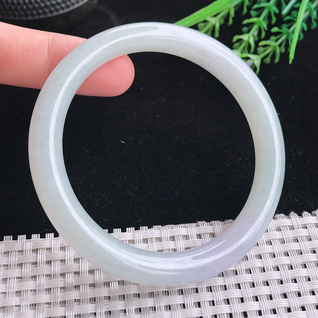 实拍A货翡翠60/9/8.5老坑冰润水灵圆条手镯宽边玉镯平安镯