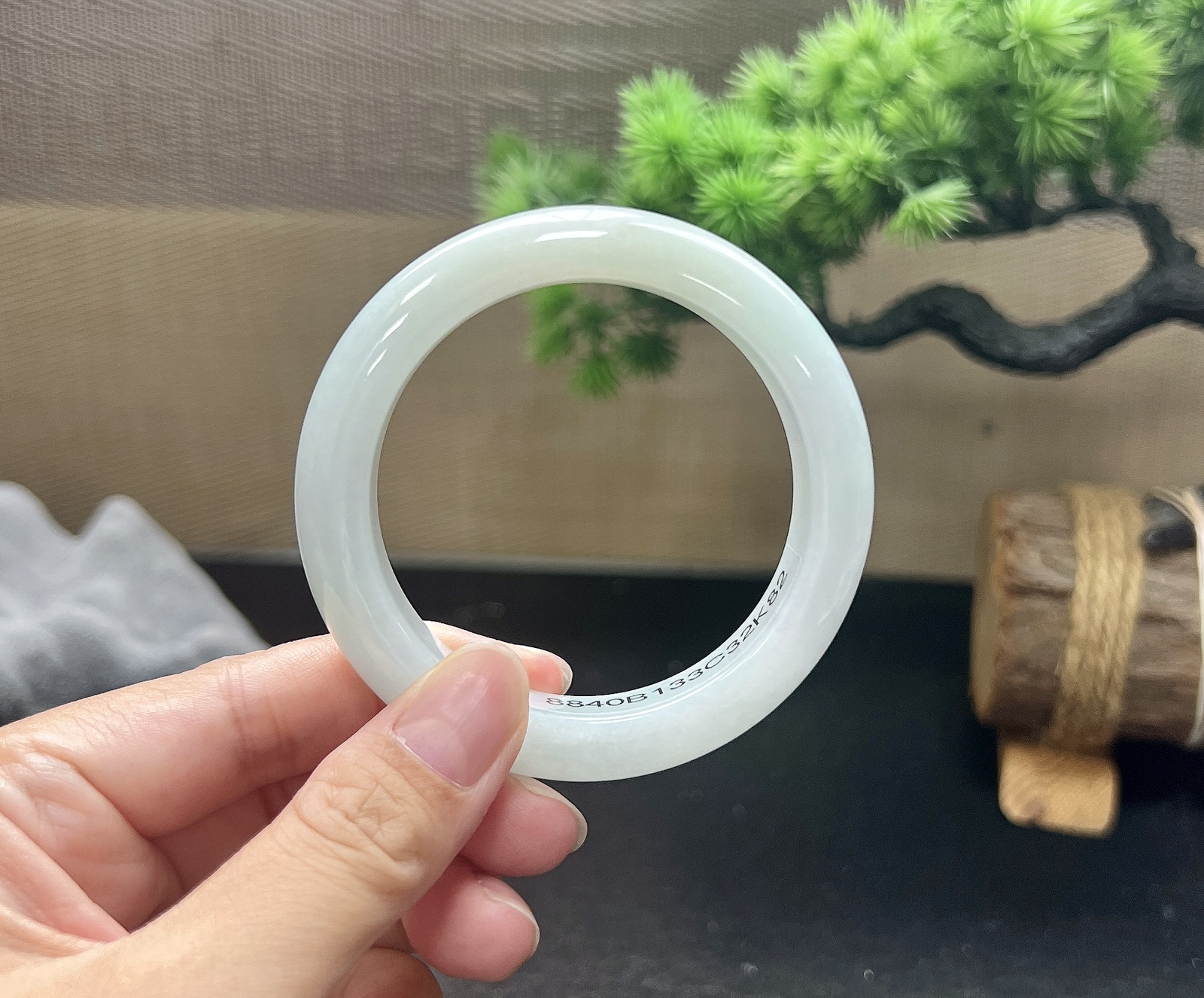 53圈口宽版正圈白月光手镯