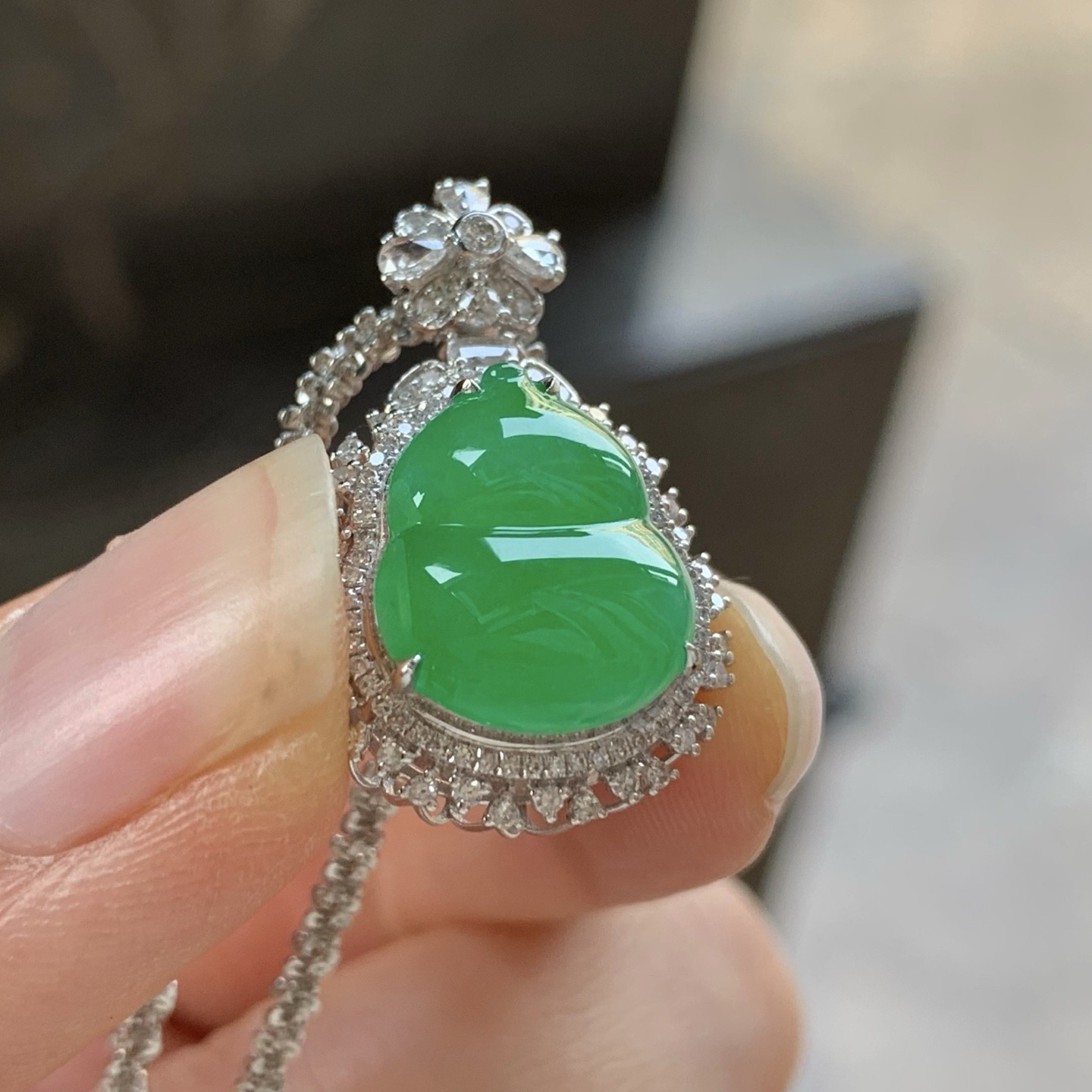 金钻镶嵌绿色葫芦^_^颜色均匀