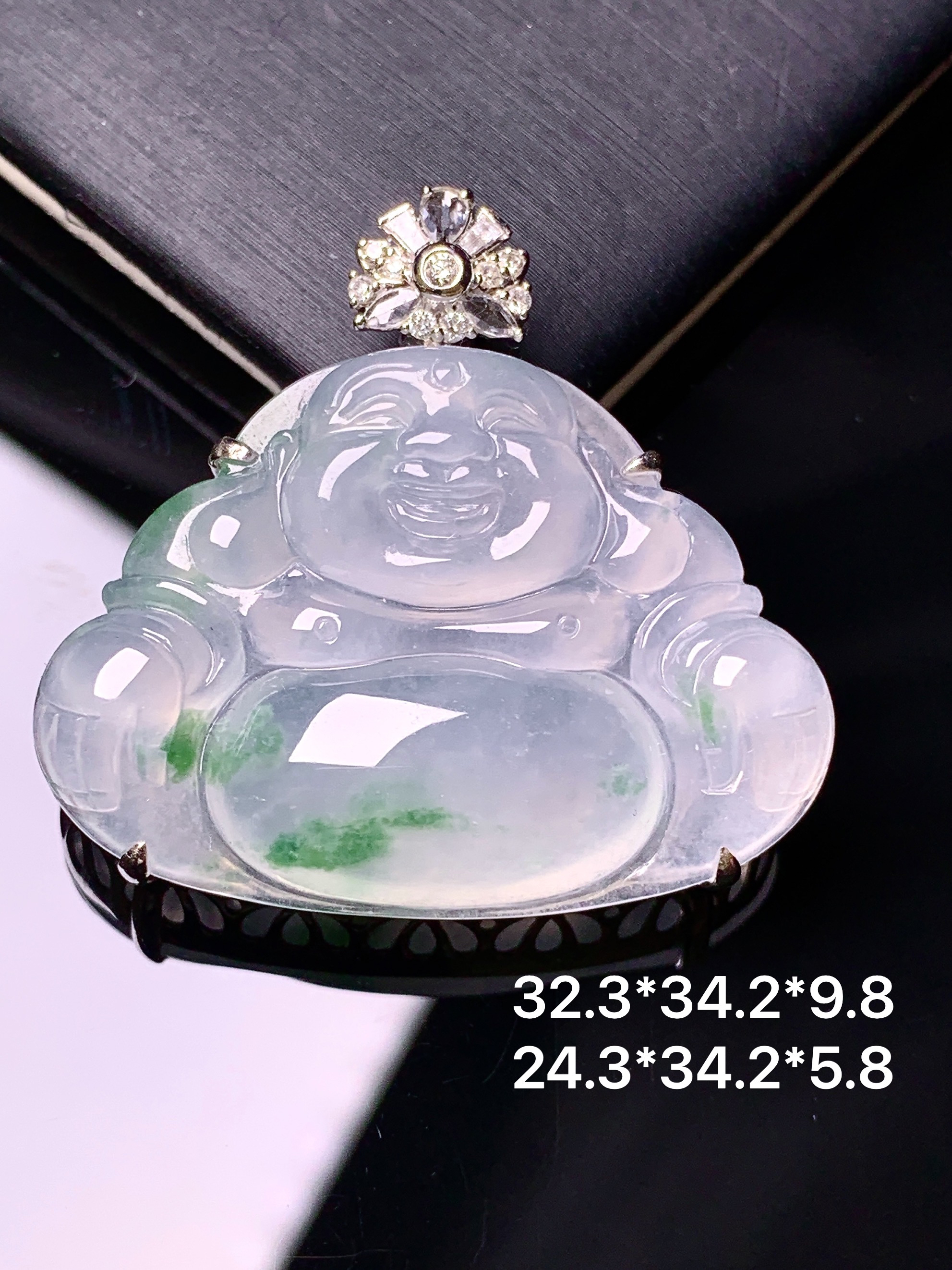 18k金钻镶嵌冰种飘绿佛公吊坠 玉质细腻 色泽艳丽清新 水润亮眼 整体尺寸32.3*34.2*9.8g2