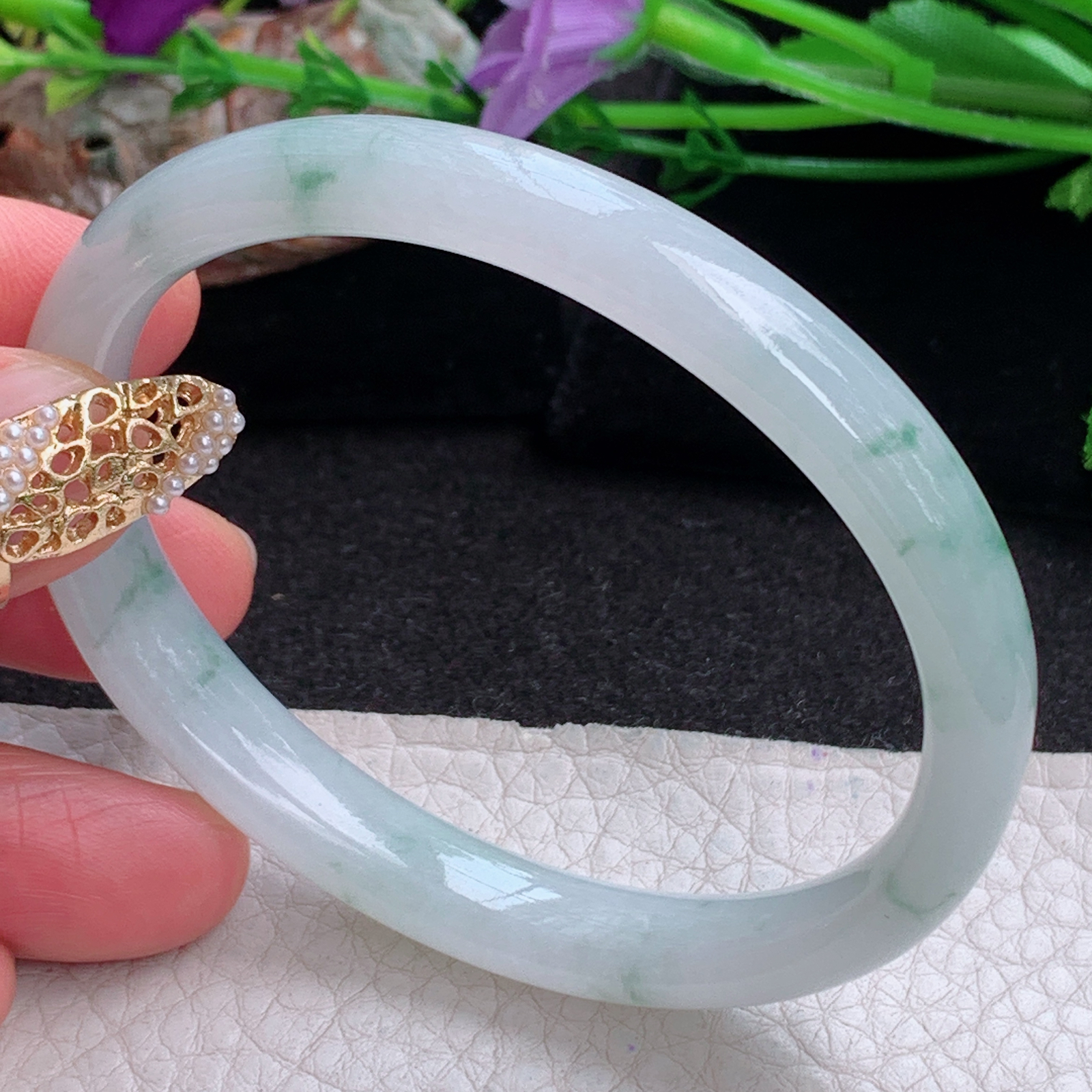 jm实拍558*48.5*10*6.8贵妃镯 天然缅甸翡翠a货冰飘花秀气蛋形玉镯