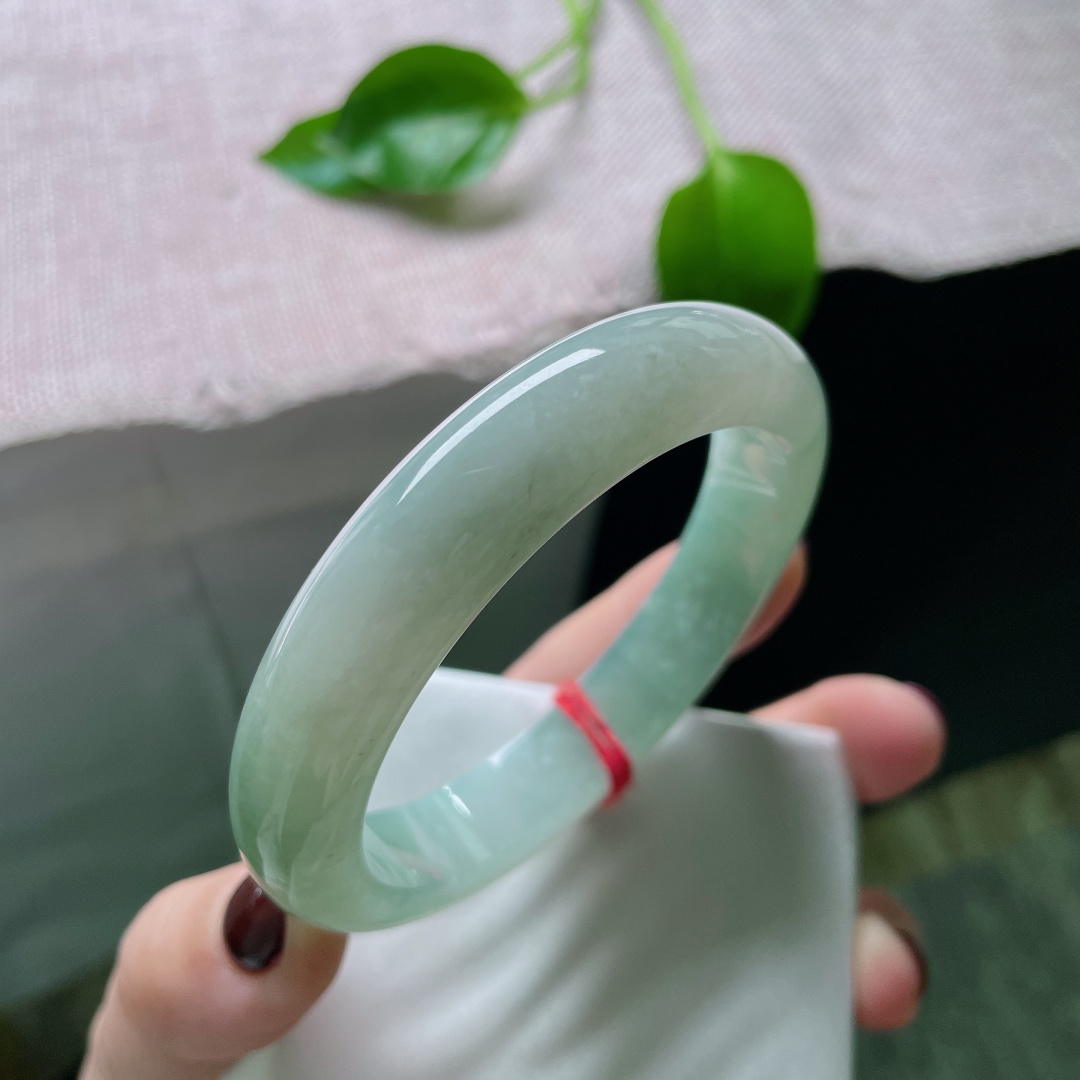 57.7/12.7/8.4绿底正圈，水润细腻，渐变之色，悠悠岁月，皮纹，无裂，ss48944a