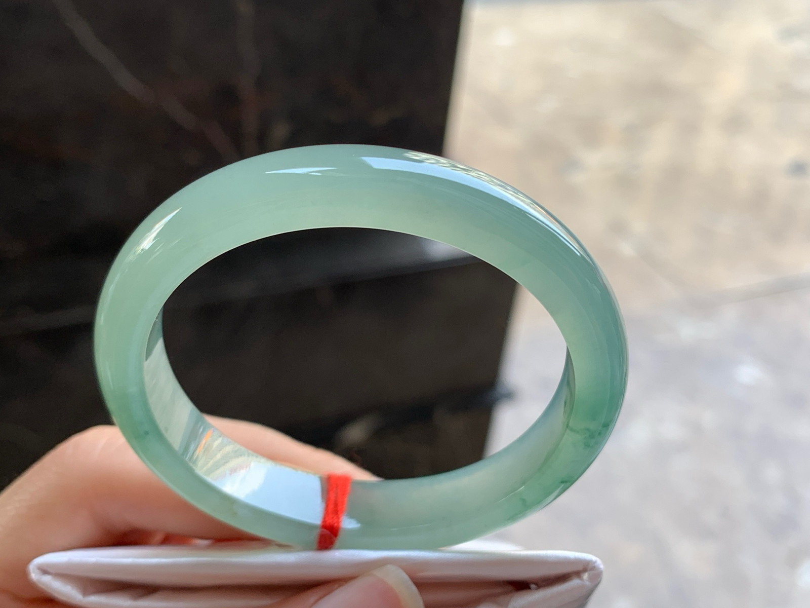 53.4-10.8-7.3

飘花晴水贵妃手镯^_^清新 正圈51可以带