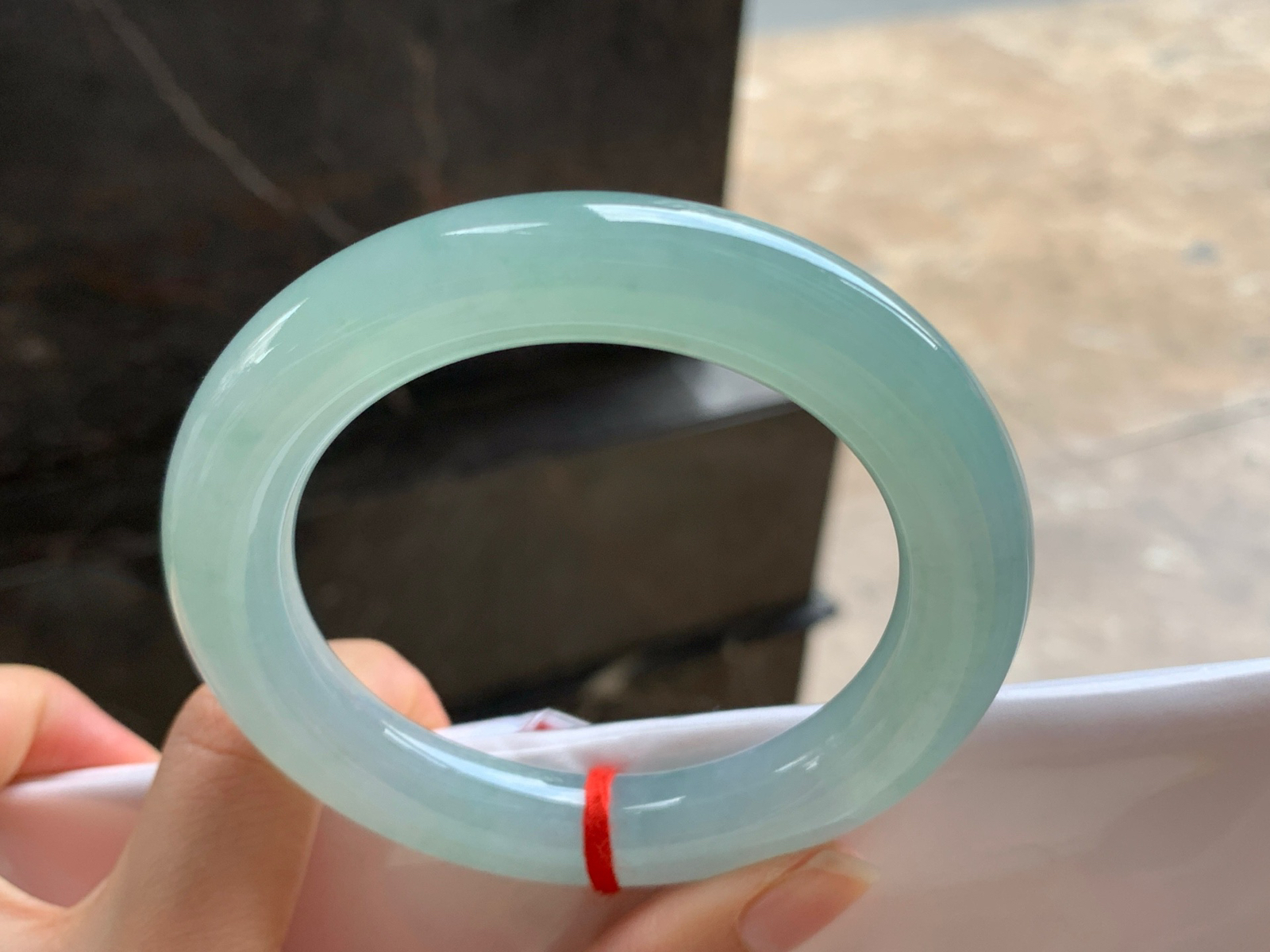 57.5-12.3

晴水圆条手镯^_^细腻