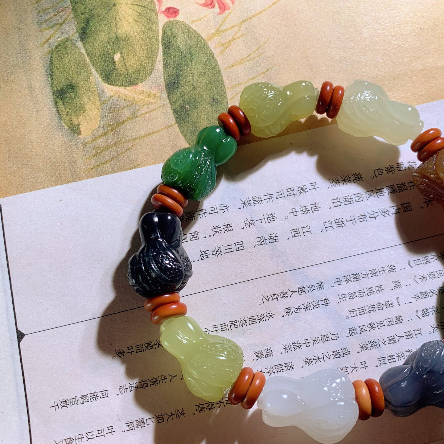 新疆和田玉多宝白菜手串 单颗尺寸19/13/！玉质细腻油润 底色纯净 脂粉好，品质好。lt260420