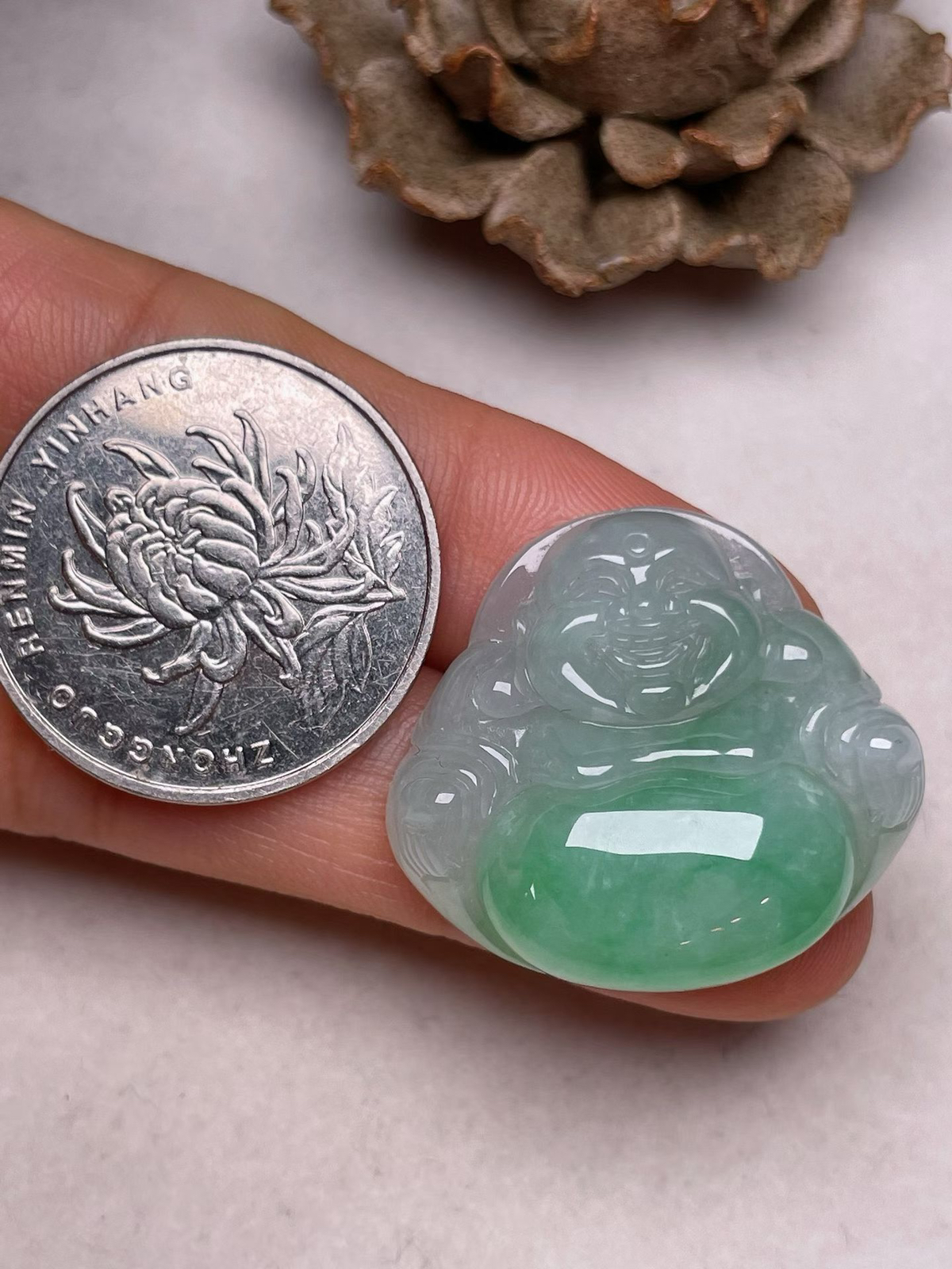 冰糯种飘绿【佛公】吊坠，种水好，玉质细腻 、卖相好‘