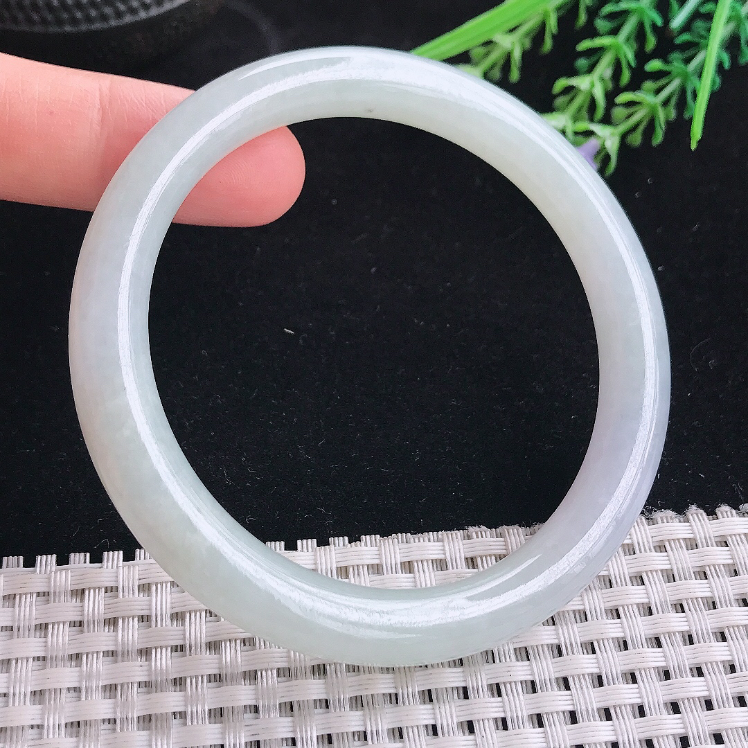 实拍A货翡翠60/9/8.5老坑冰润水灵圆条手镯宽边玉镯平安镯
