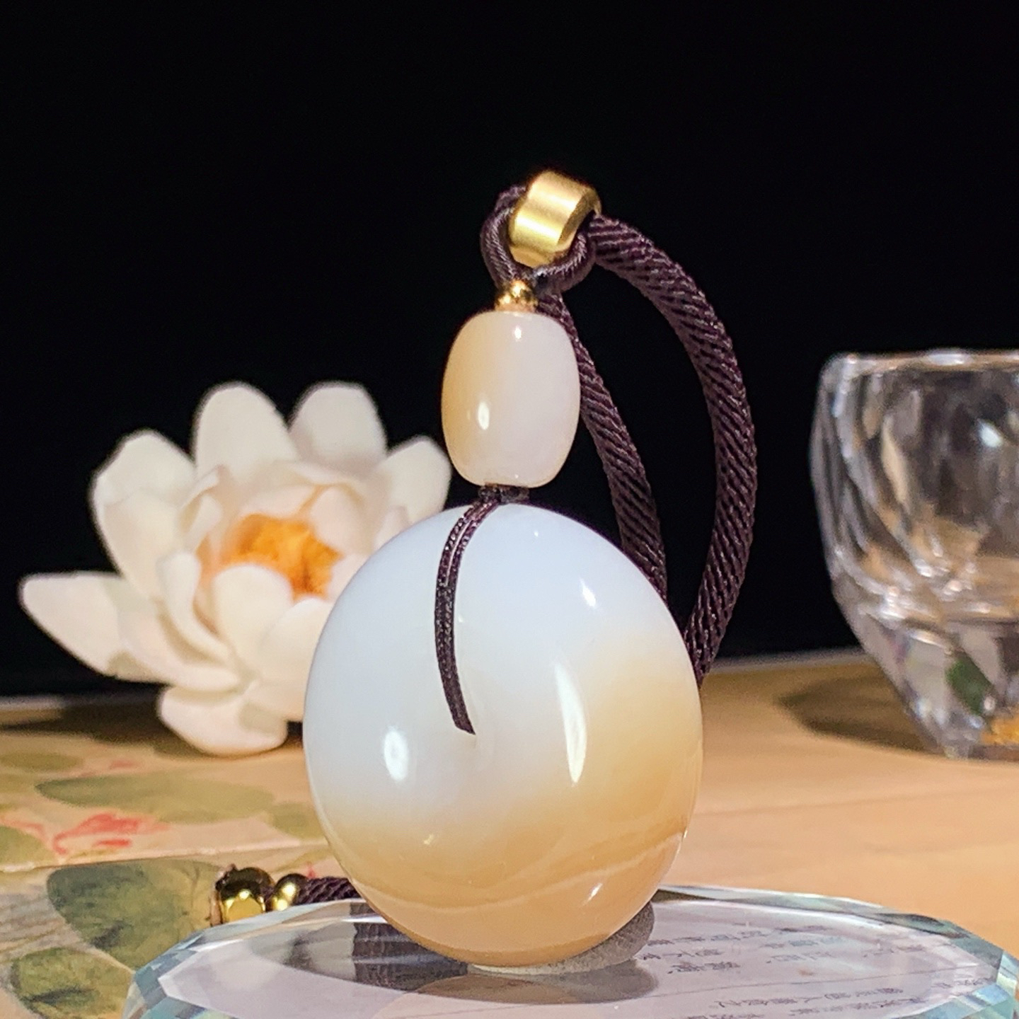 新疆和田玉且末糖平安扣挂件 尺寸33/13重33克！玉质细腻油润 底色纯净 脂粉好，品质好。lt260420