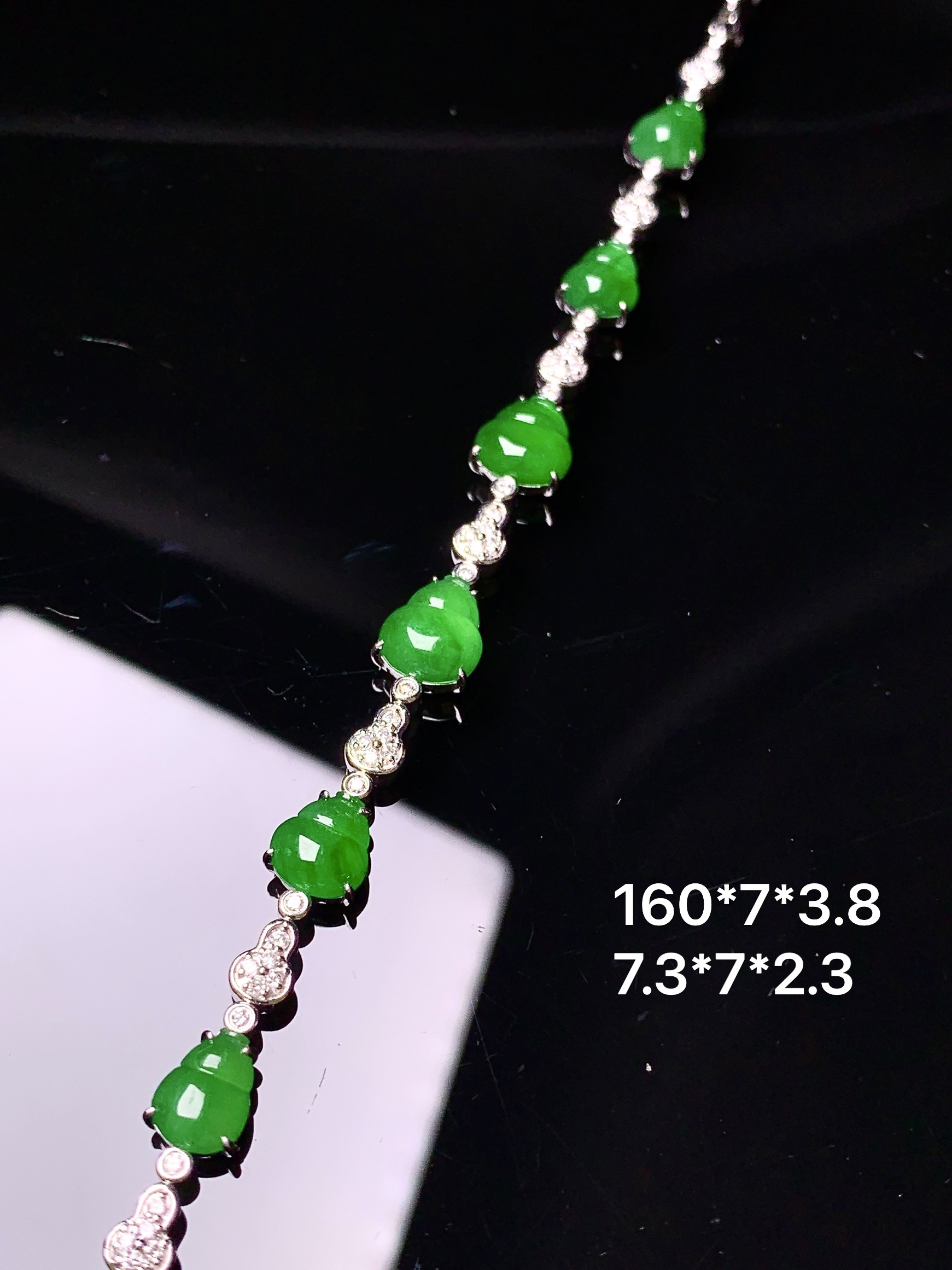 18k金钻镶嵌满绿葫芦手链 玉质细腻 色泽艳丽清新 水润亮眼 整体尺寸160*7*3.8s1