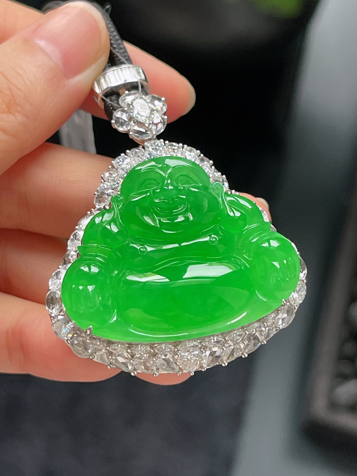 翡翠冰糯种绿色吊坠，印记：Au750,伴钻石