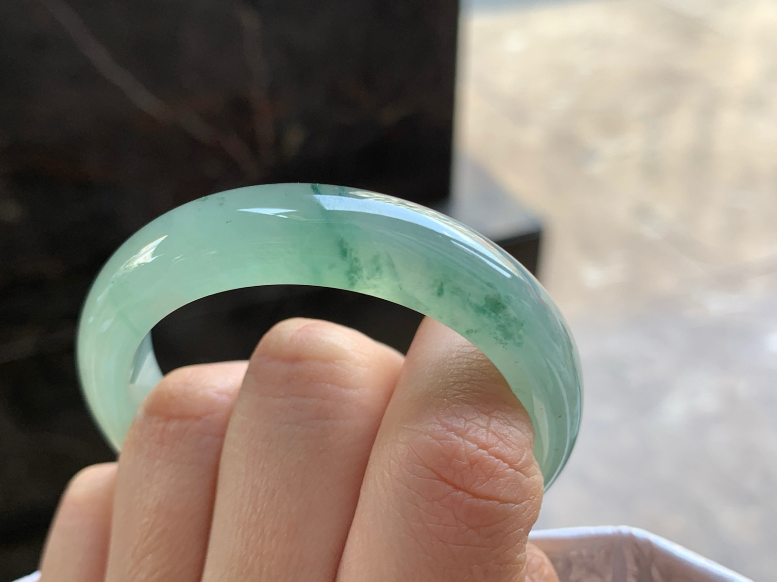 53.4-10.8-7.3

飘花晴水贵妃手镯^_^清新 正圈51可以带