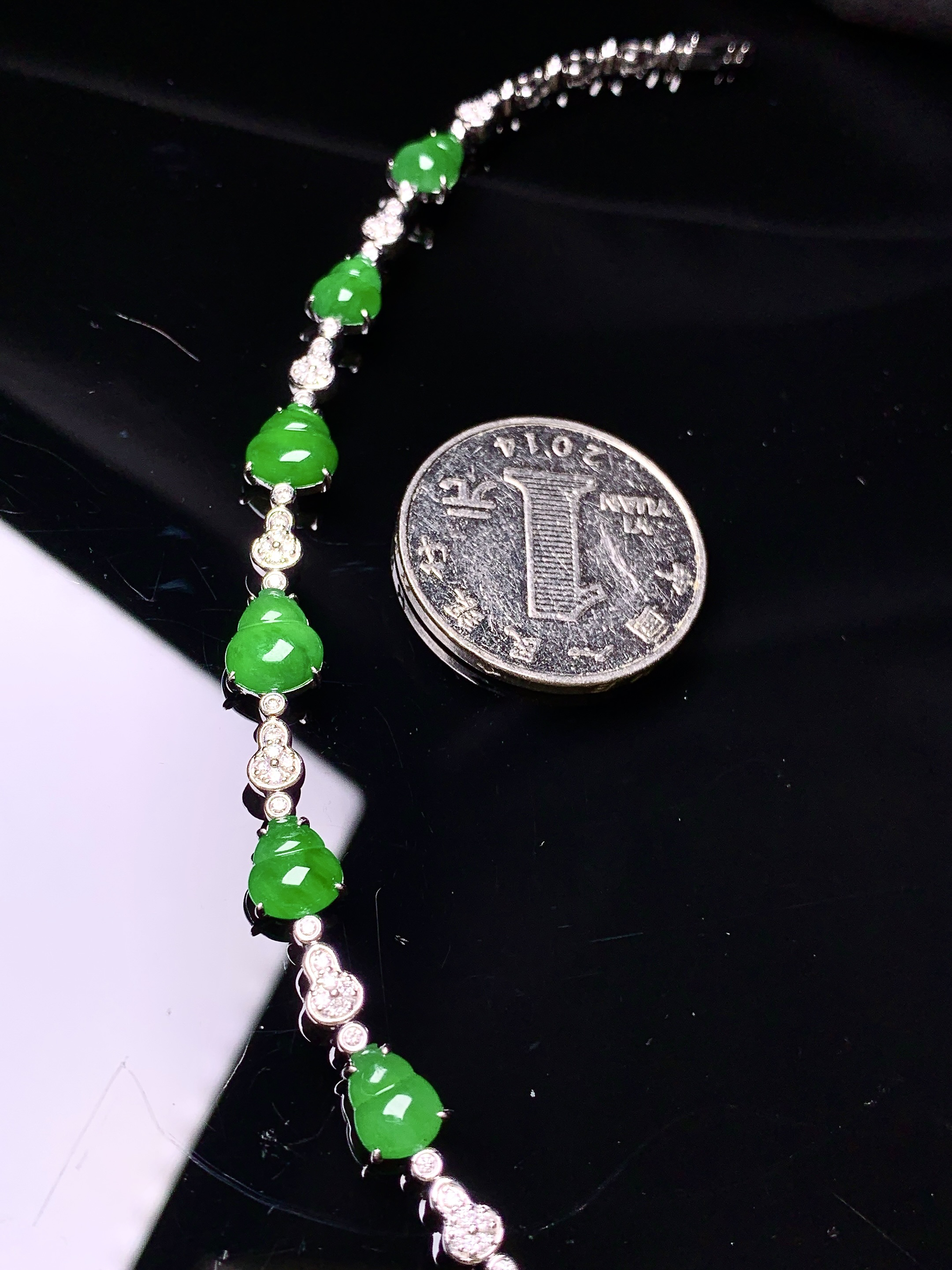 18k金钻镶嵌满绿葫芦手链 玉质细腻 色泽艳丽清新 水润亮眼 整体尺寸160*7*3.8s1