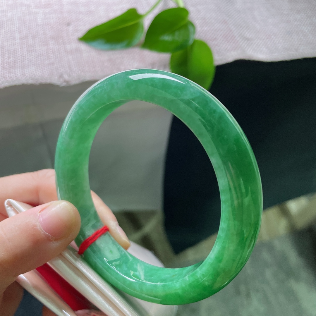 61.9/13.9/10，绿底正圈，大圈口，是雨林初霁的清新，是湖水静影的沉璧。有纹，ss50236a