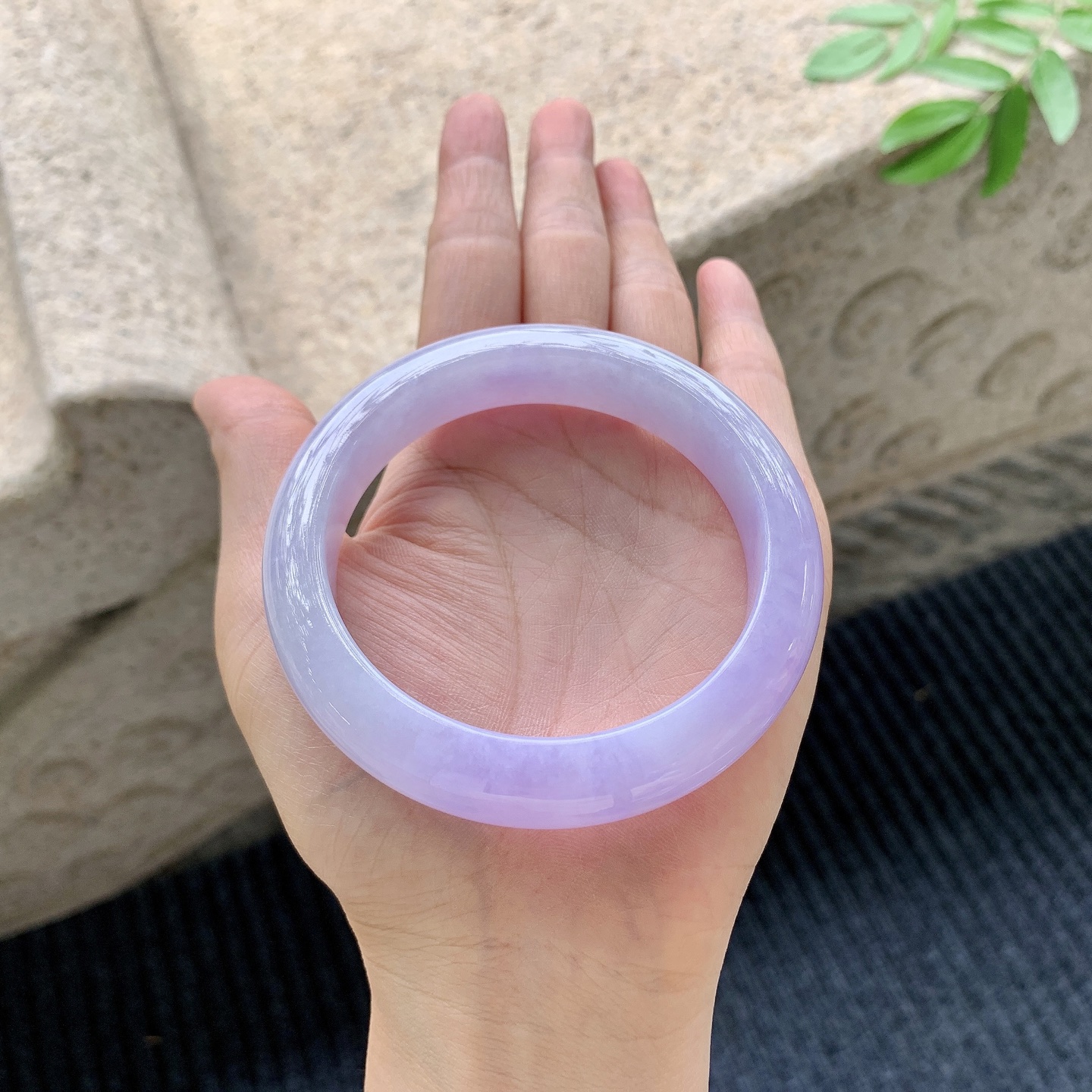 正圈58 59，圈口59/13.1/9.3，编码A1082470，描述艳紫，满紫，水润，细腻，打灯有棉线