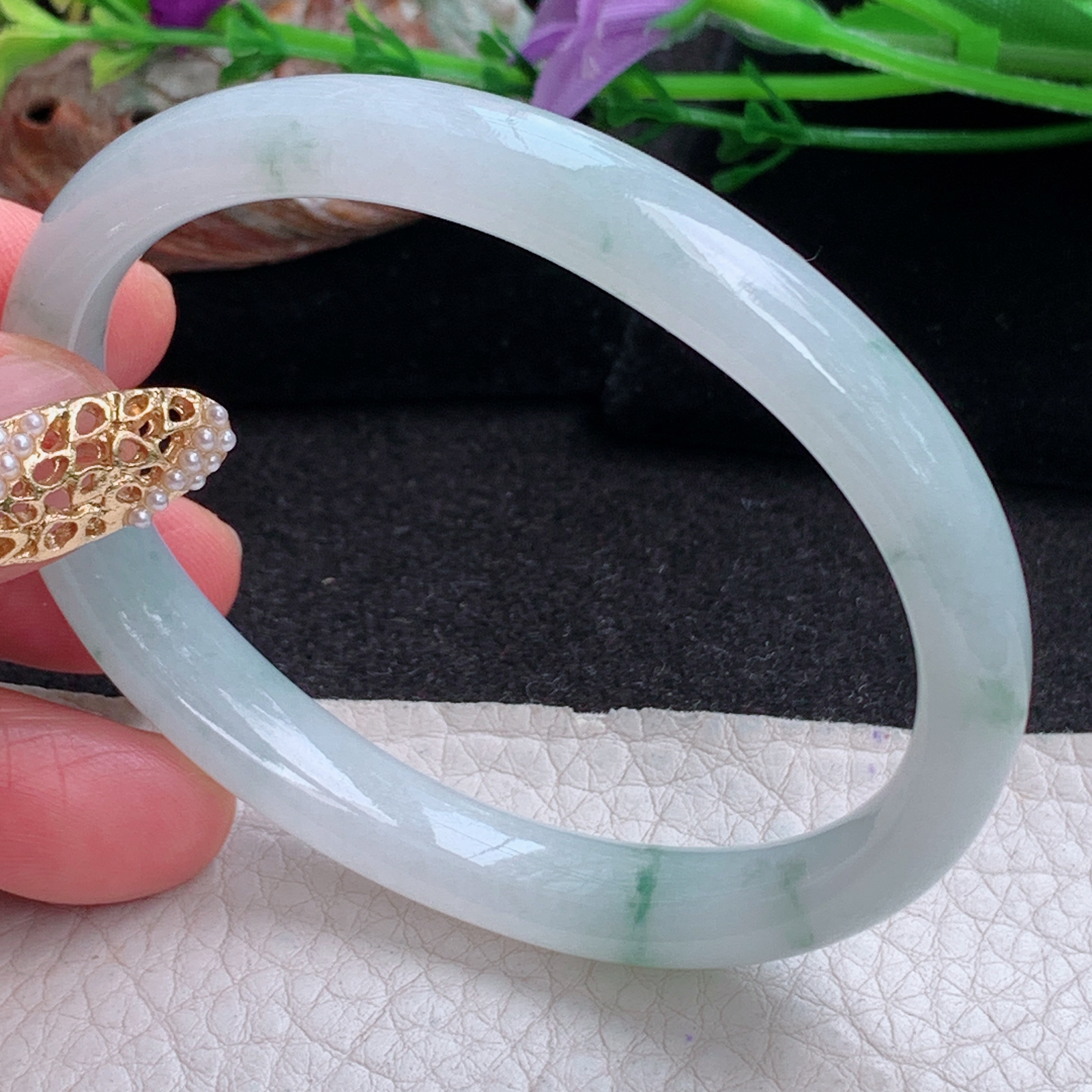 jm实拍558*48.5*10*6.8贵妃镯 天然缅甸翡翠a货冰飘花秀气蛋形玉镯