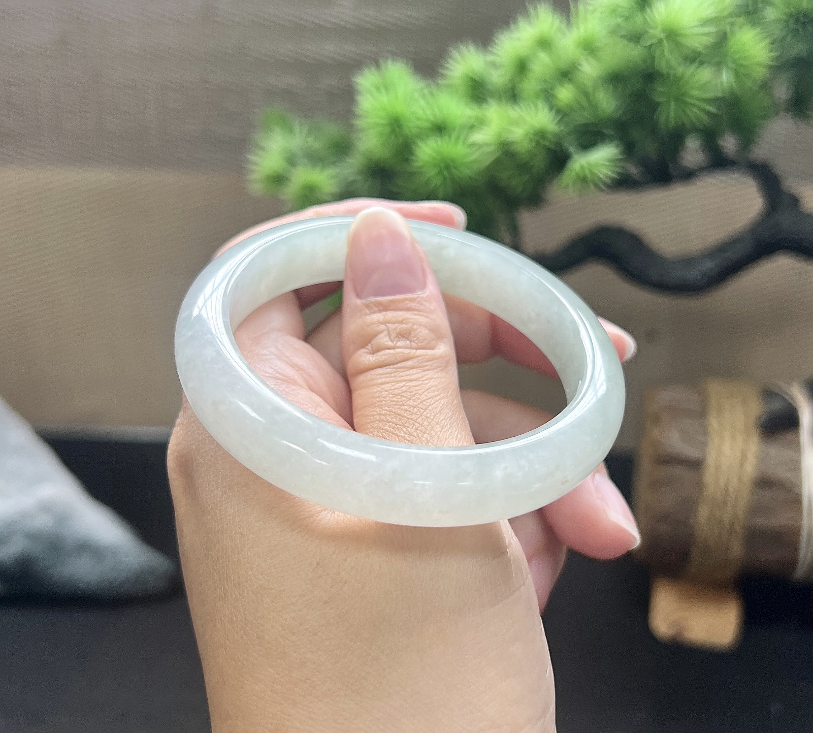 ￼ ￼ 54圈口正圈白月光手镯