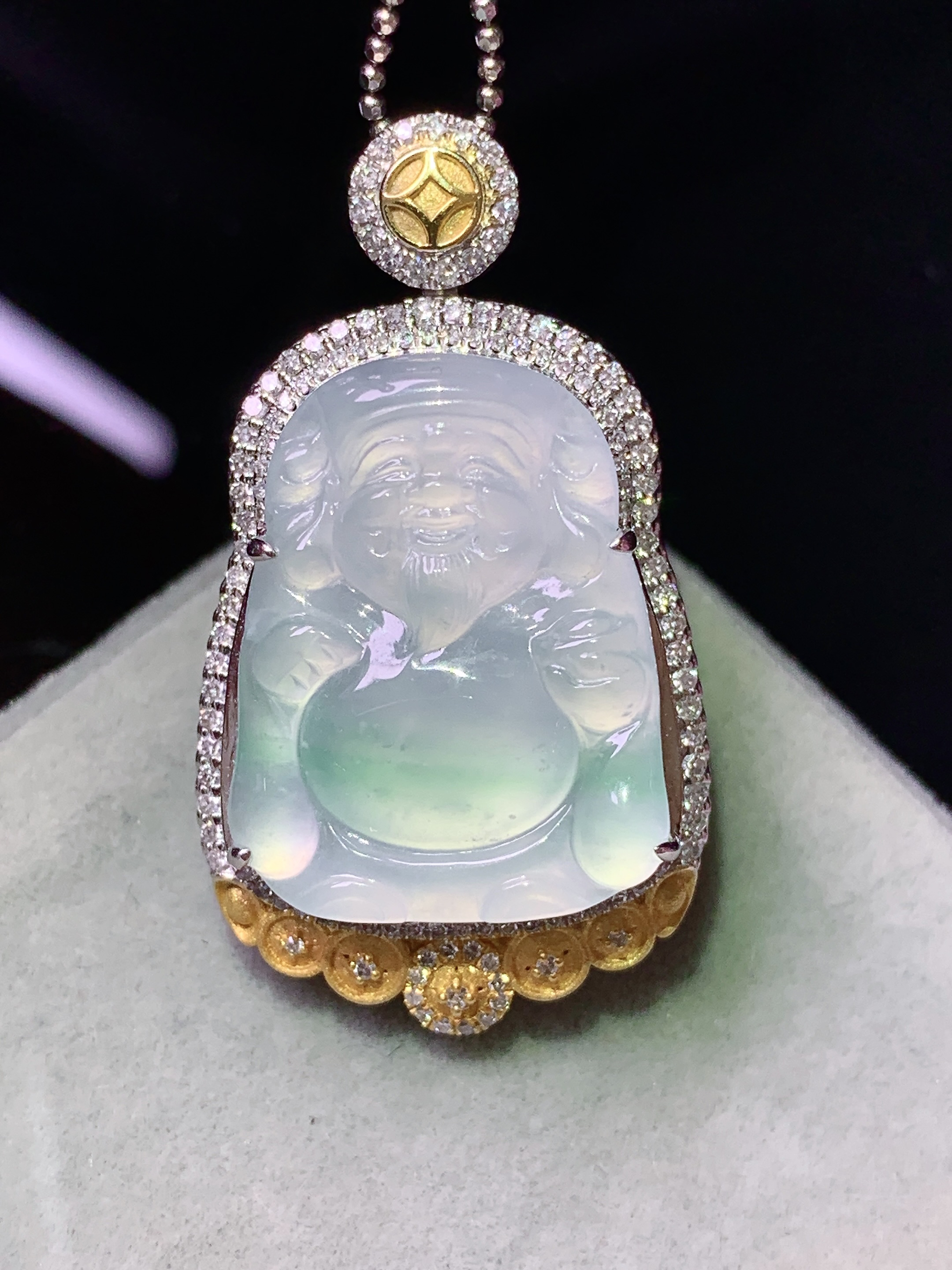 18k金钻镶嵌冰飘绿财神吊坠 玉质细腻 色泽艳丽清新 水润亮眼 整体尺寸34.2*19.3*12g2