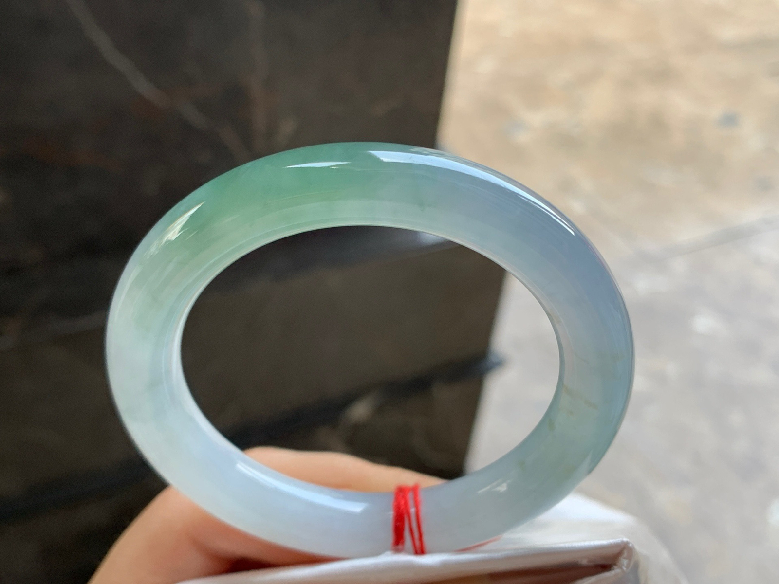 55-11

冰蓝圆条手镯^_^种水好