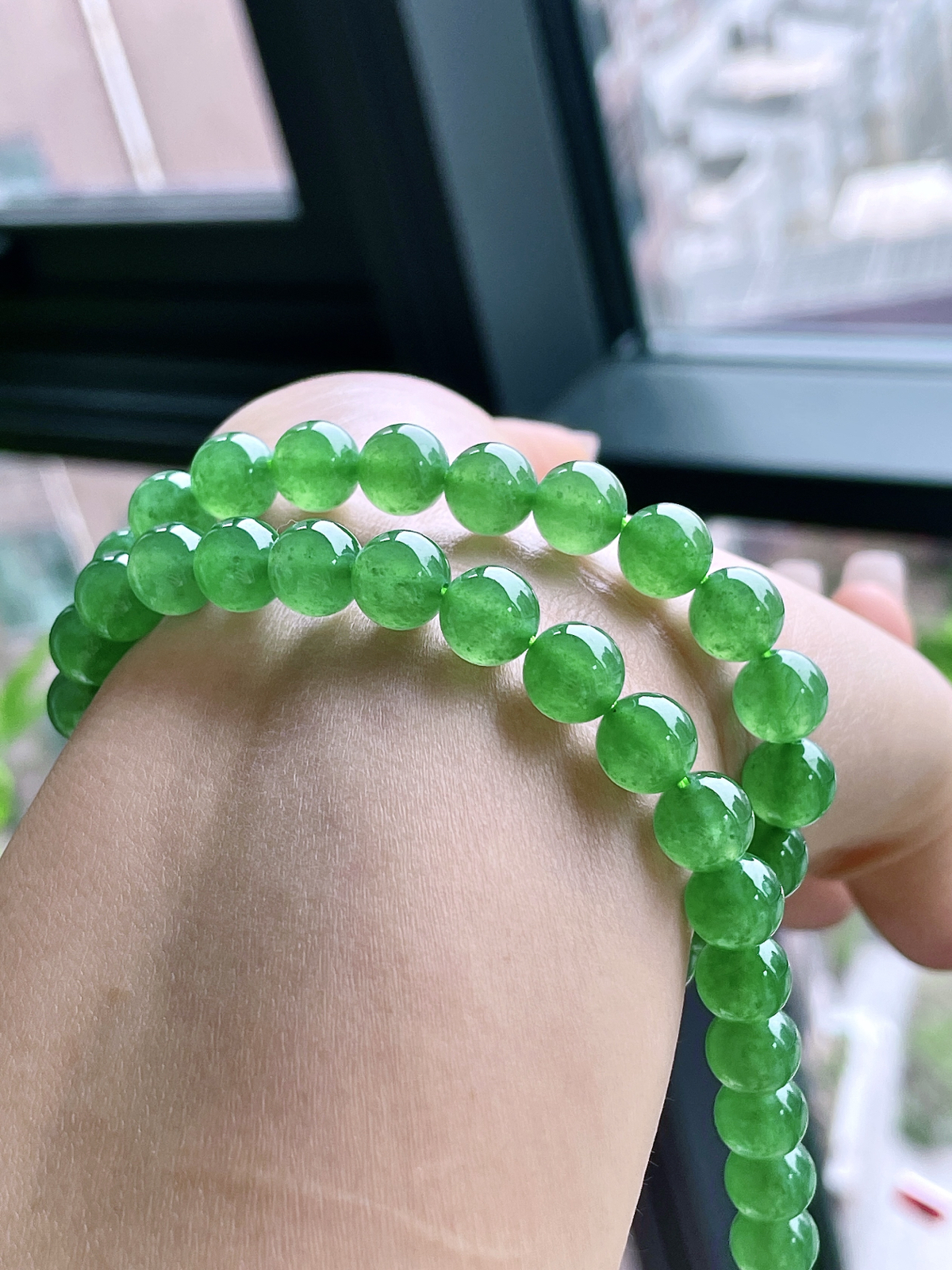 【珠子】高冰阳绿珠链圆珠珠子珠链
【说明】缅料 性价比高  
【尺寸】7.7-8.8mm，31cm