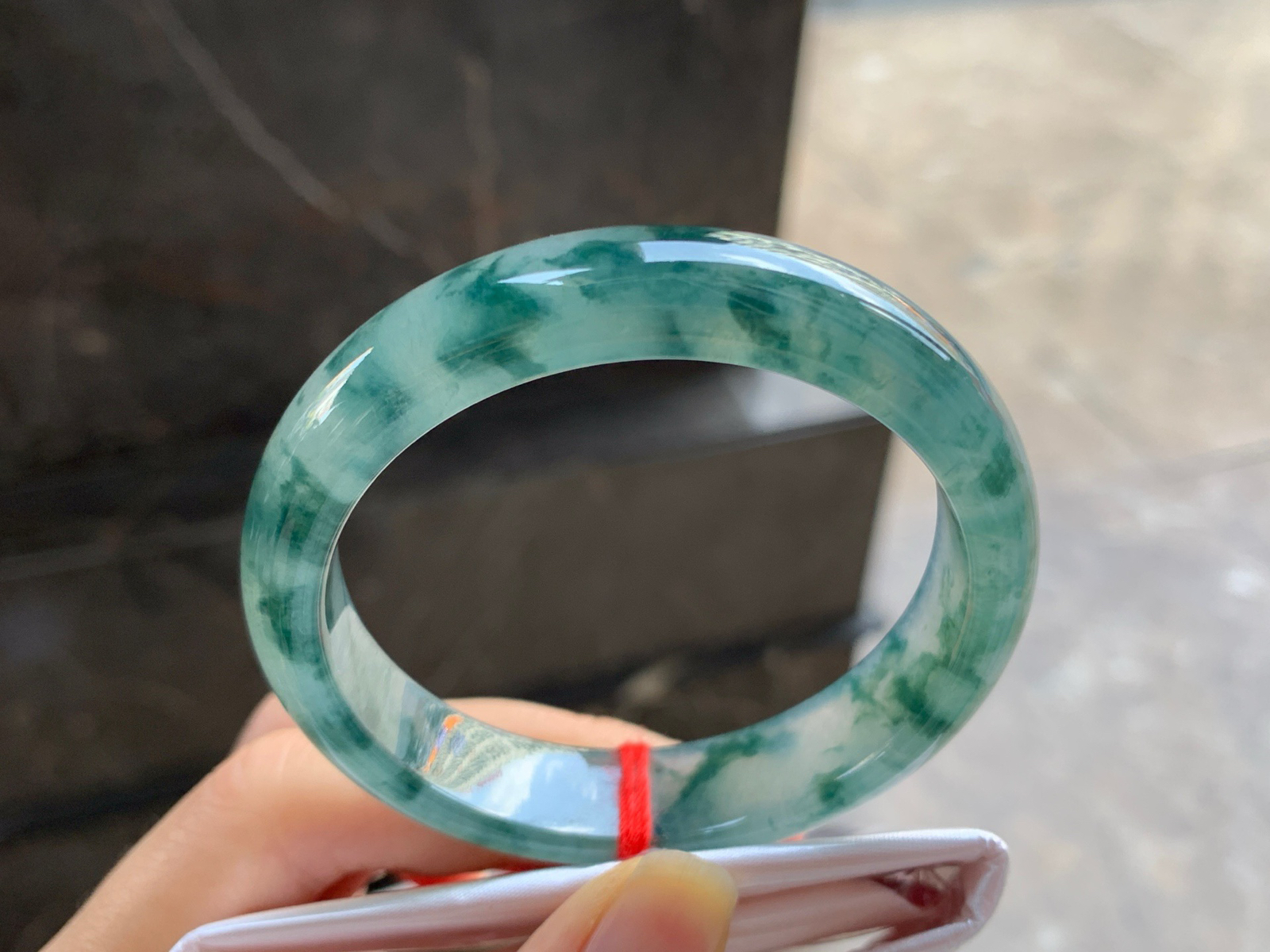 52.5-12.4-7.2

冰蓝花手镯^_^飘花浓郁