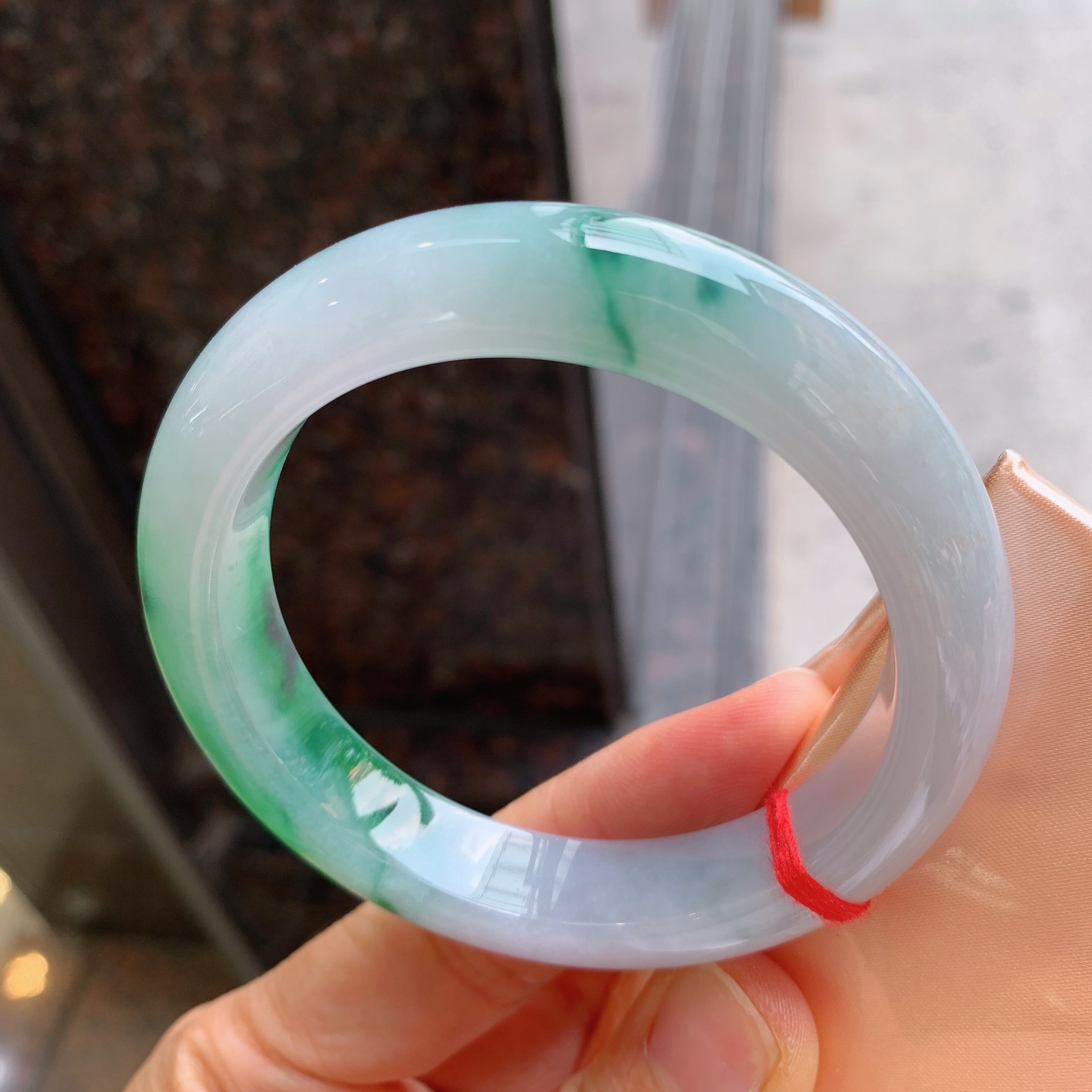 正圈飘绿 无裂 尺寸：56.8/12.2/9.4 色辣