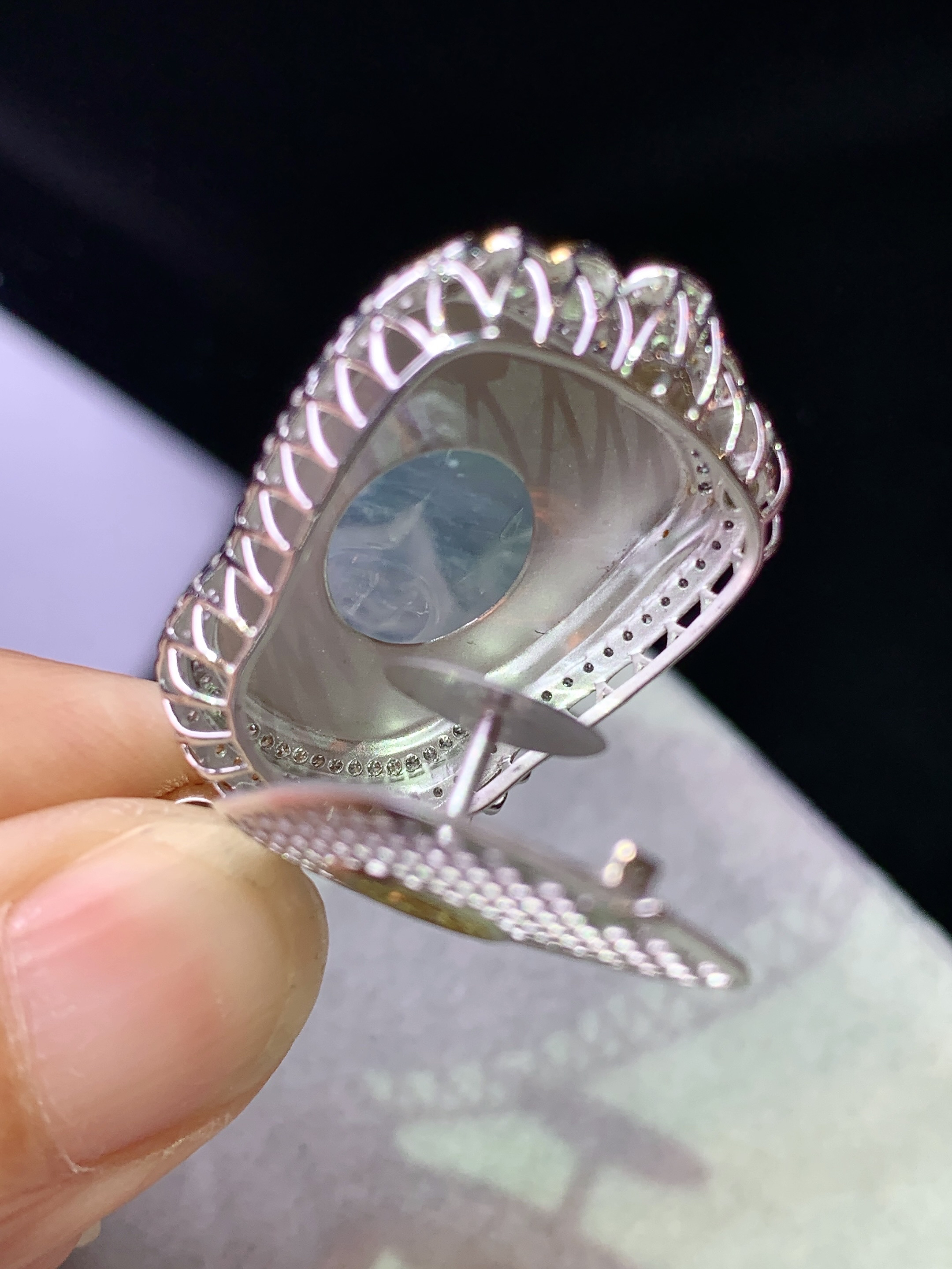 18k金钻镶嵌冰飘绿财神吊坠 玉质细腻 色泽艳丽清新 水润亮眼 整体尺寸34.2*19.3*12g2