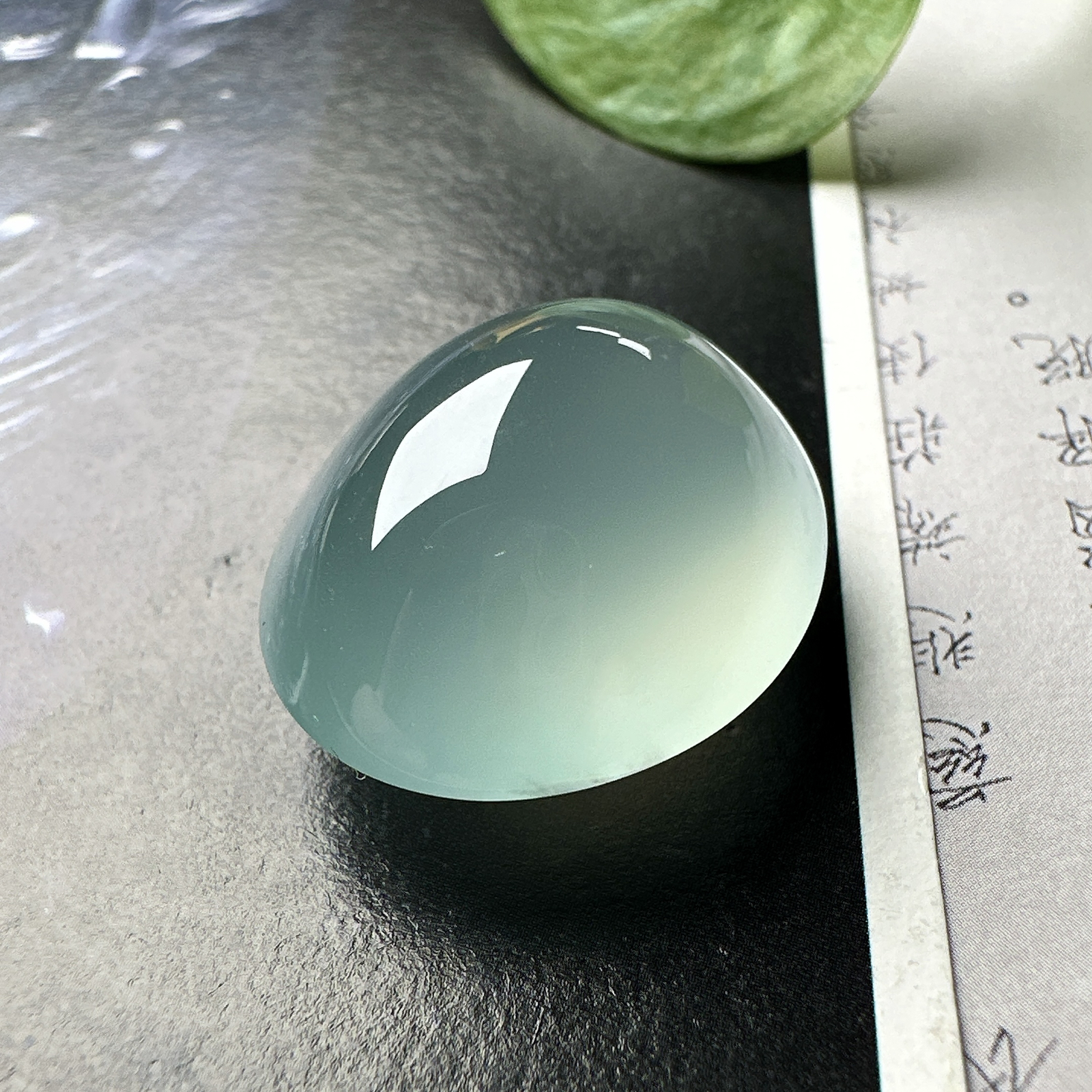 【冰种天空蓝蛋面裸石】大鸽子蛋，种地上乘，冰感十足，通透起光，饱满圆润，收藏品质