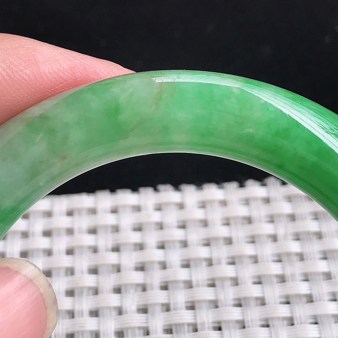 实拍A货翡翠55.5/10.5/10.3老坑精美满绿辣阳绿圆条手镯玉镯平安镯