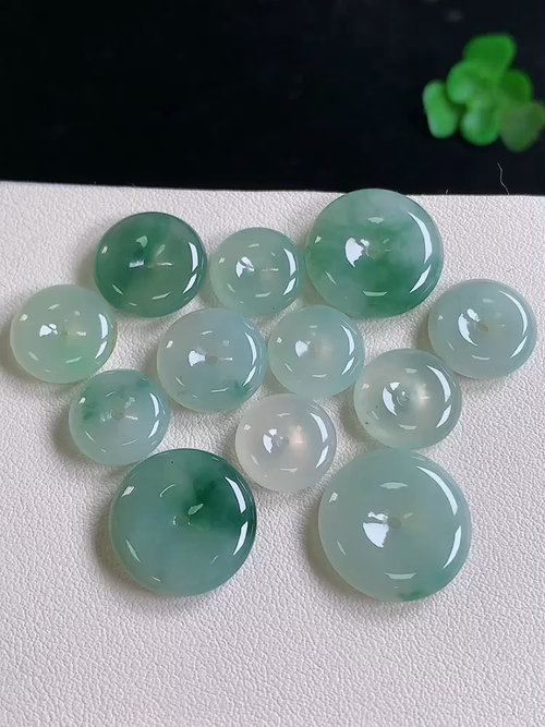  550一件，飘花平安扣，无裂，尺寸17.1/4.5  11.7/3.7，№;y204768  