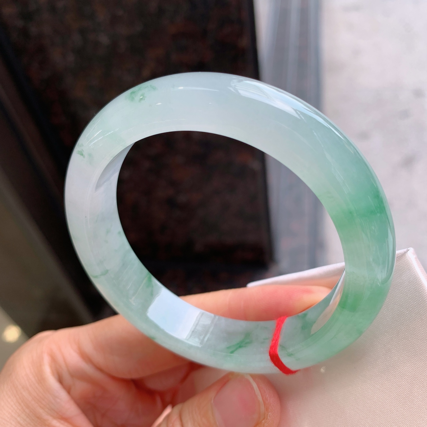 正圈冰飘绿 无裂 尺寸：58/13.3/9.3 冰润