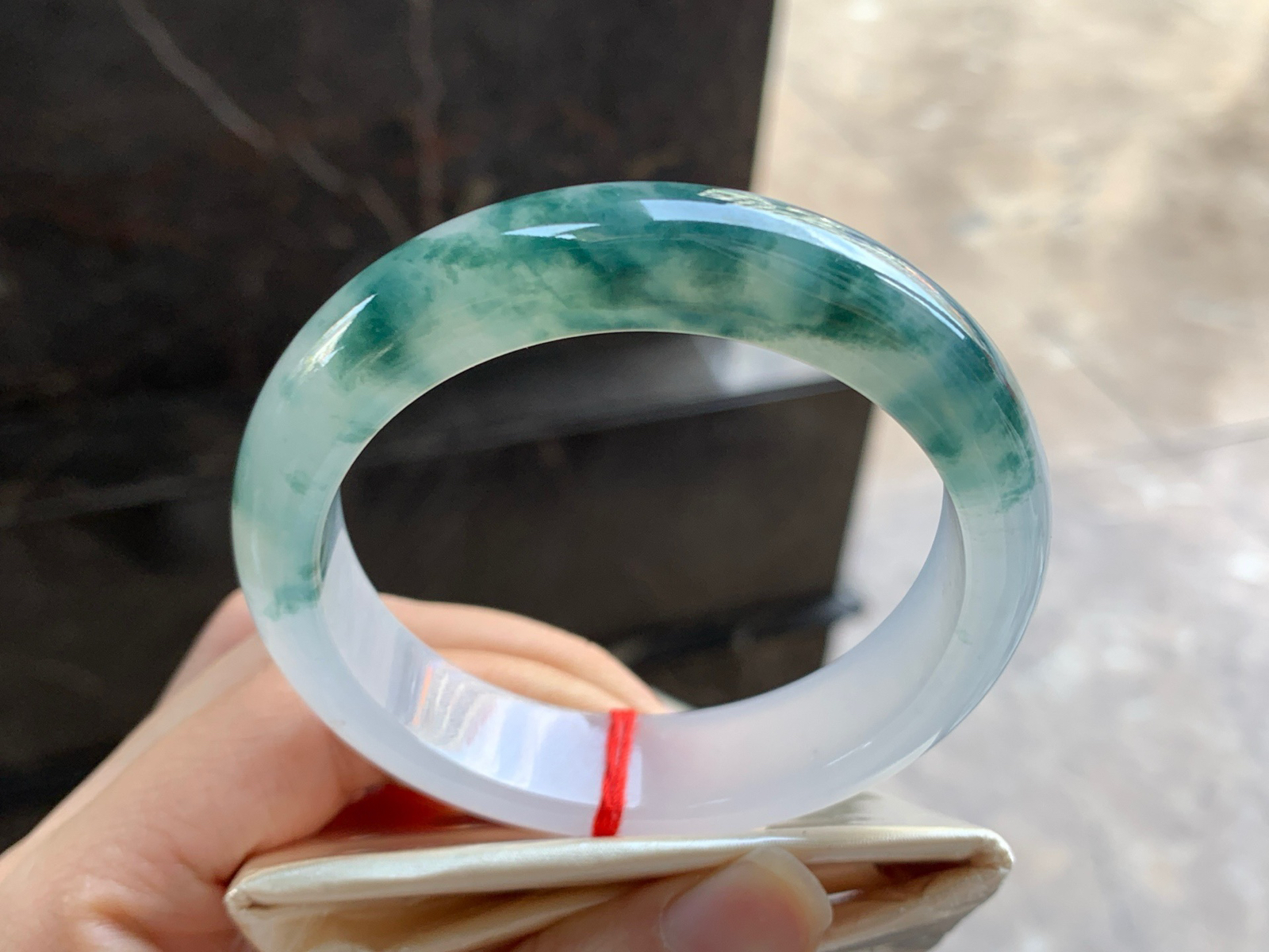 56.5-14.4-8.3

冰蓝花手镯^_^冰透 飘花浓郁