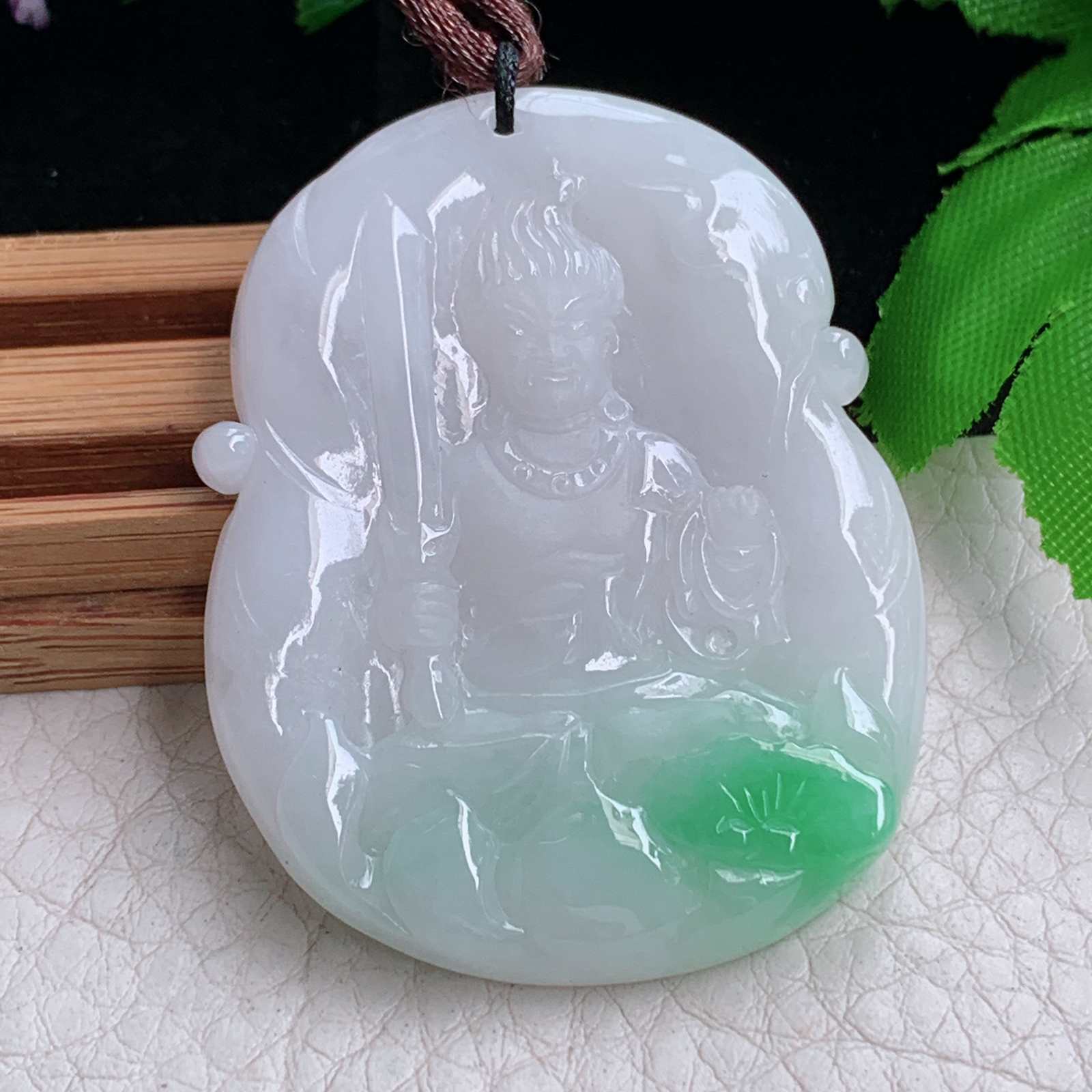 Bg实拍46.5*37*5.3缅甸翡翠白底青飘绿不动明王吊坠