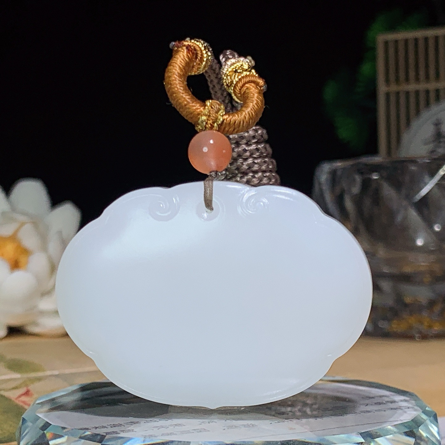 新疆和田玉羊脂白玉平安无事牌挂件 尺寸35/48/12重49克！玉质细腻油润 底色纯净 脂粉好，品质