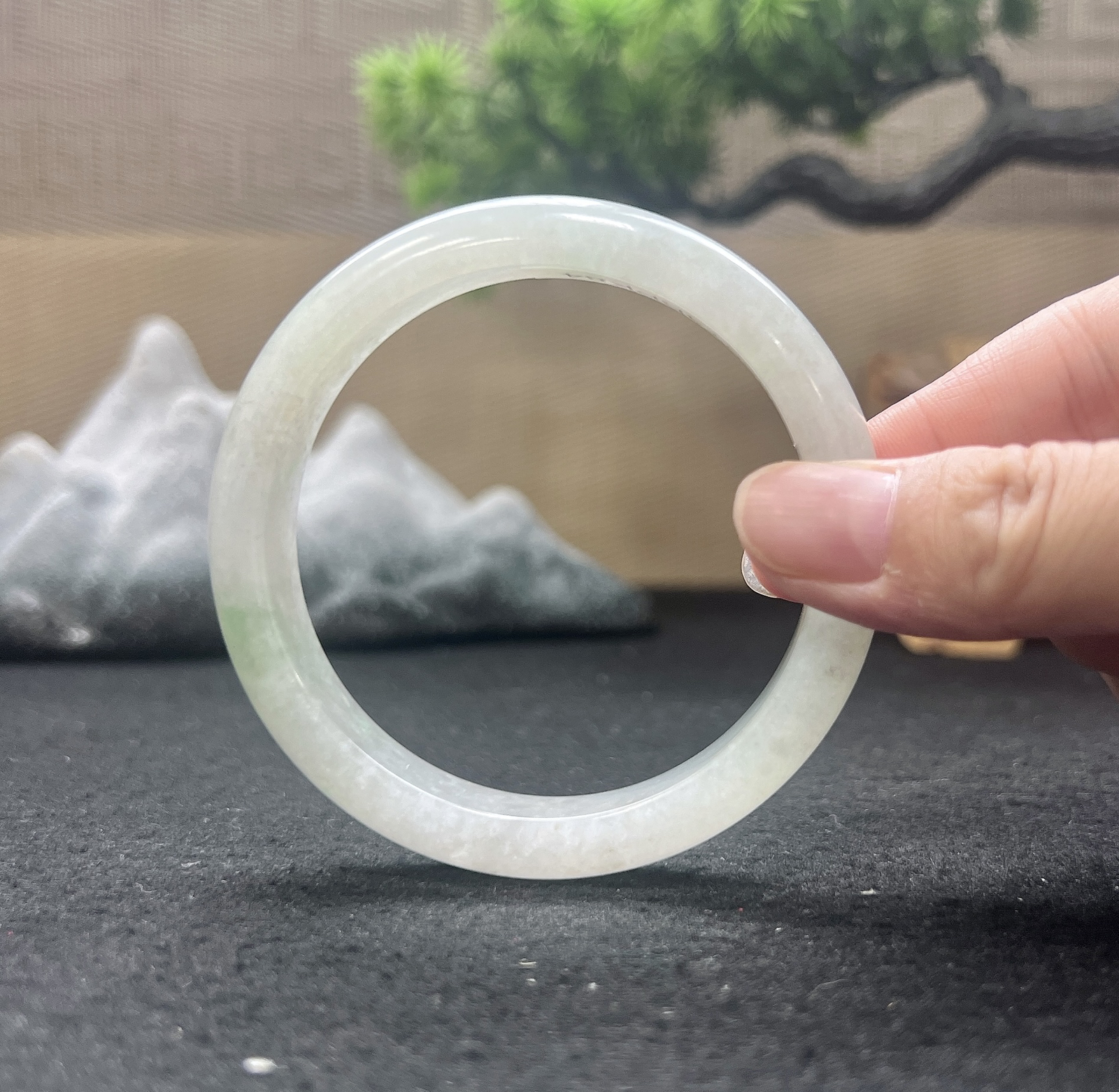 59圈口正圈飘绿手镯