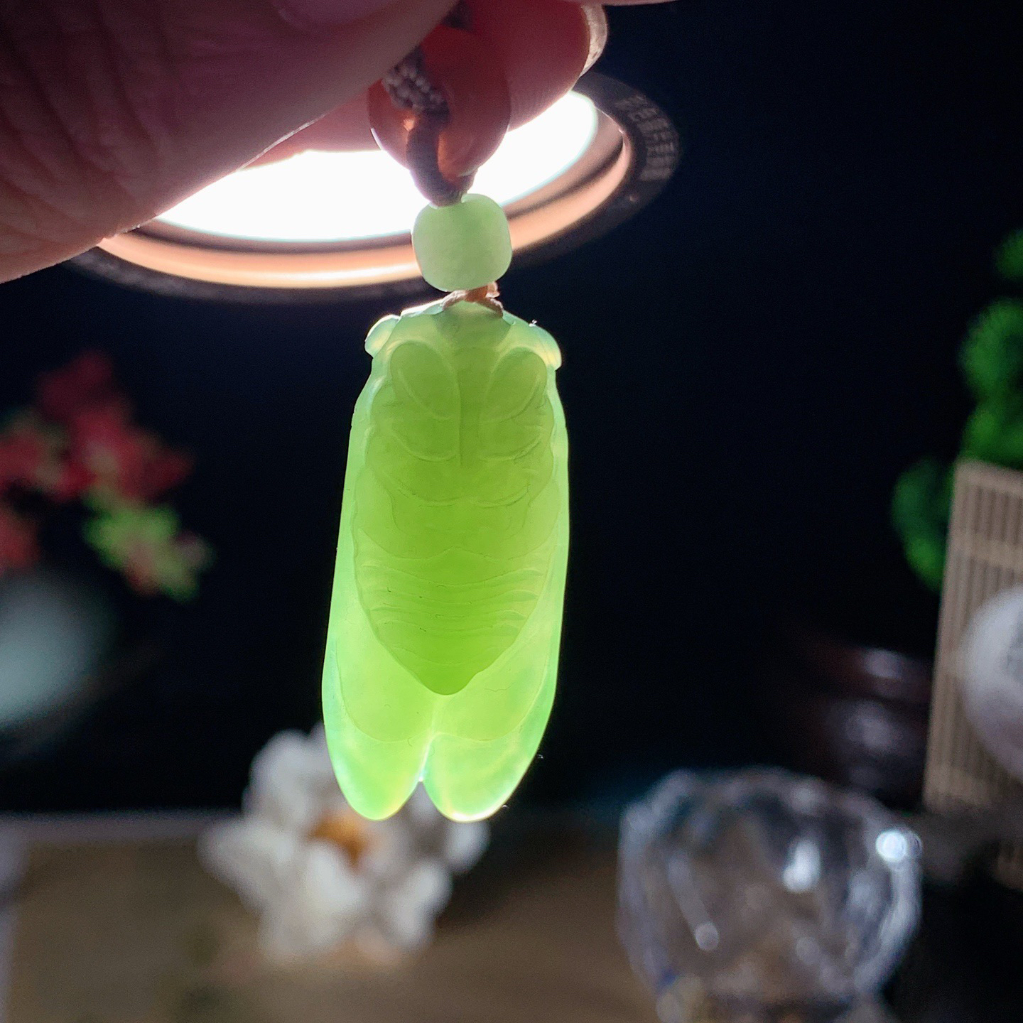 和田玉阳绿俄罗斯碧玉一鸣惊人挂件 尺寸34/14/9重10克，玉质细腻油润 底色纯净 脂粉好，品质好！lt260420