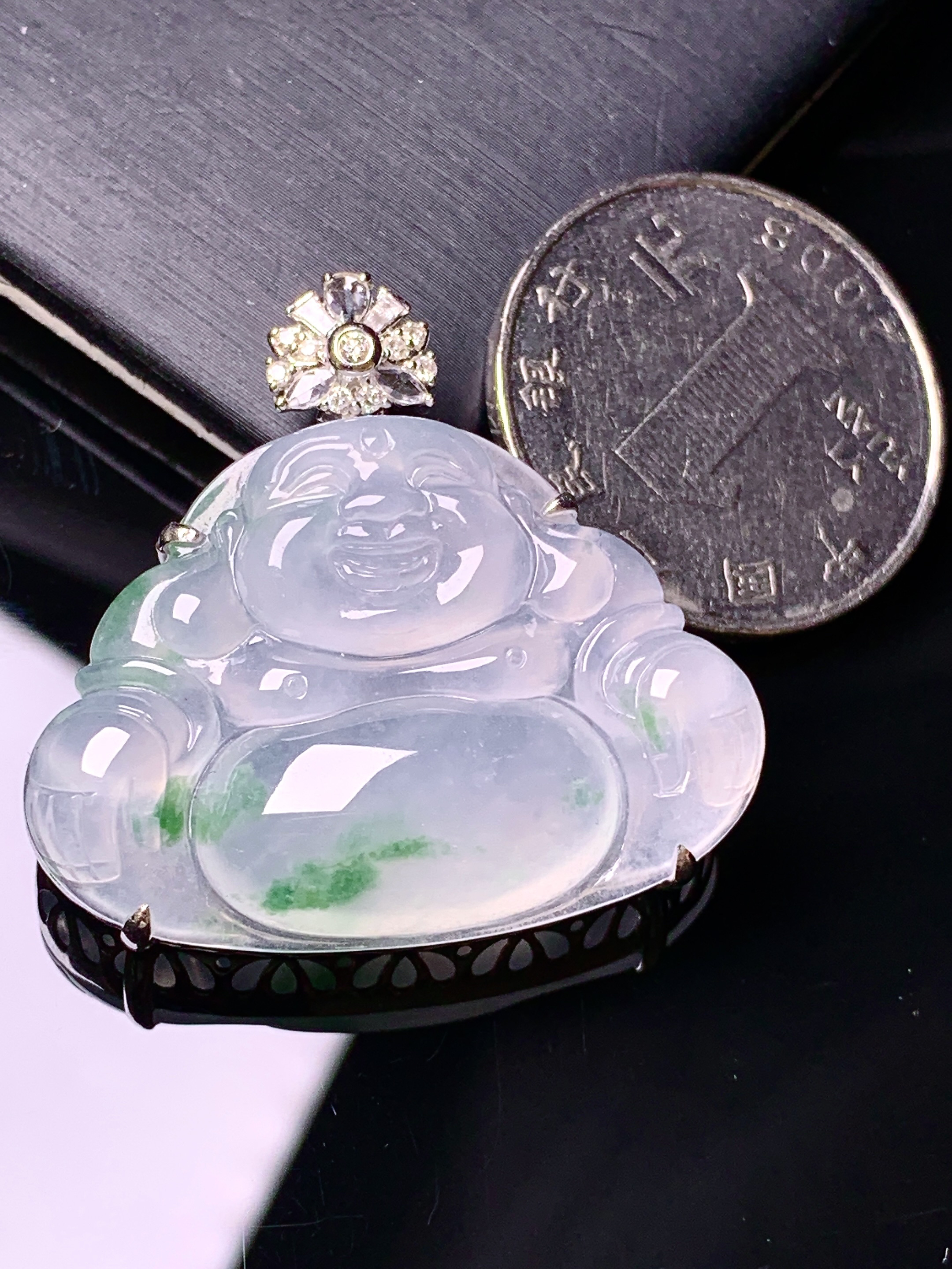 18k金钻镶嵌冰种飘绿佛公吊坠 玉质细腻 色泽艳丽清新 水润亮眼 整体尺寸32.3*34.2*9.8g2