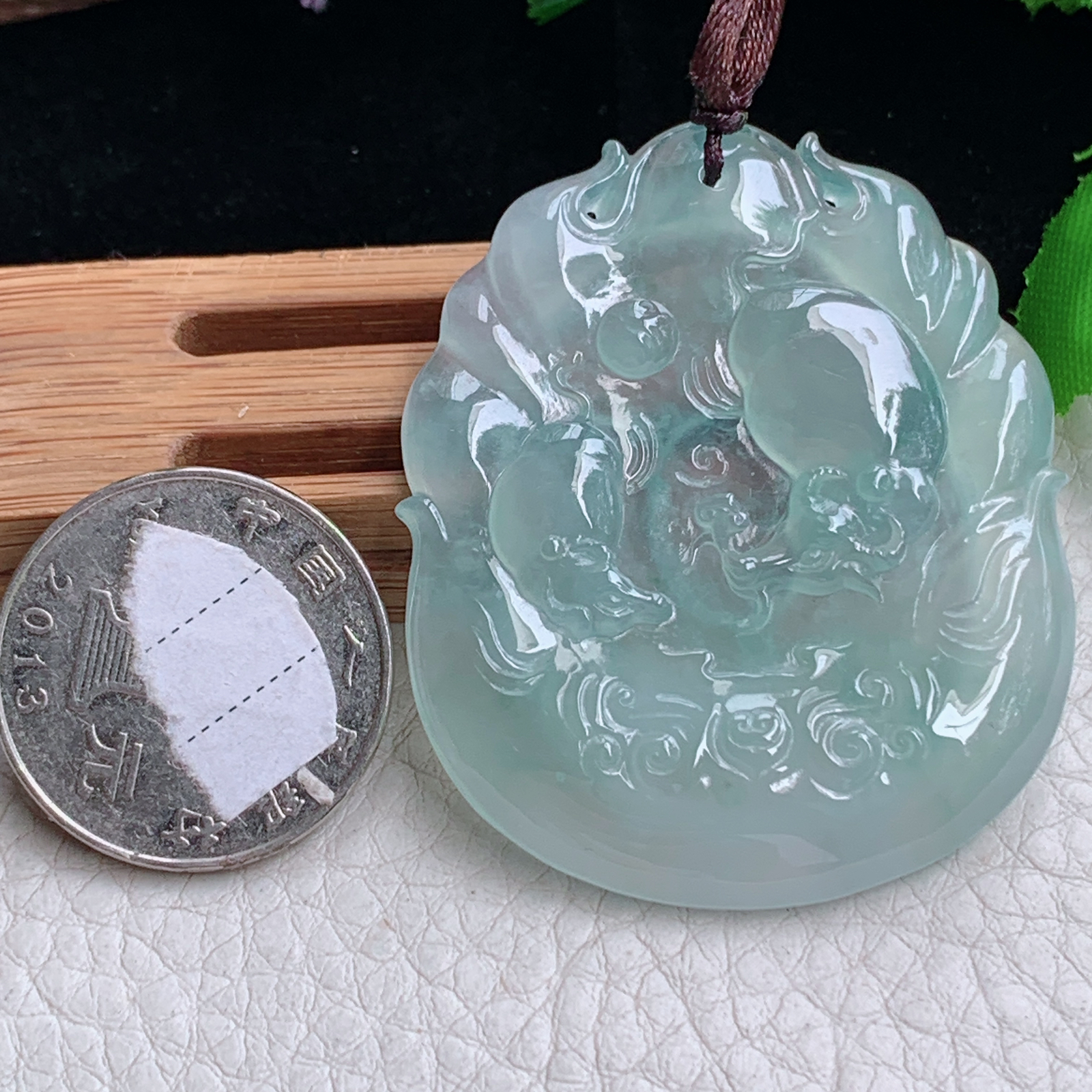 Bg实拍50*42*5.5缅甸翡翠冰种睛水扭转乾坤吊坠生肖牛玉坠