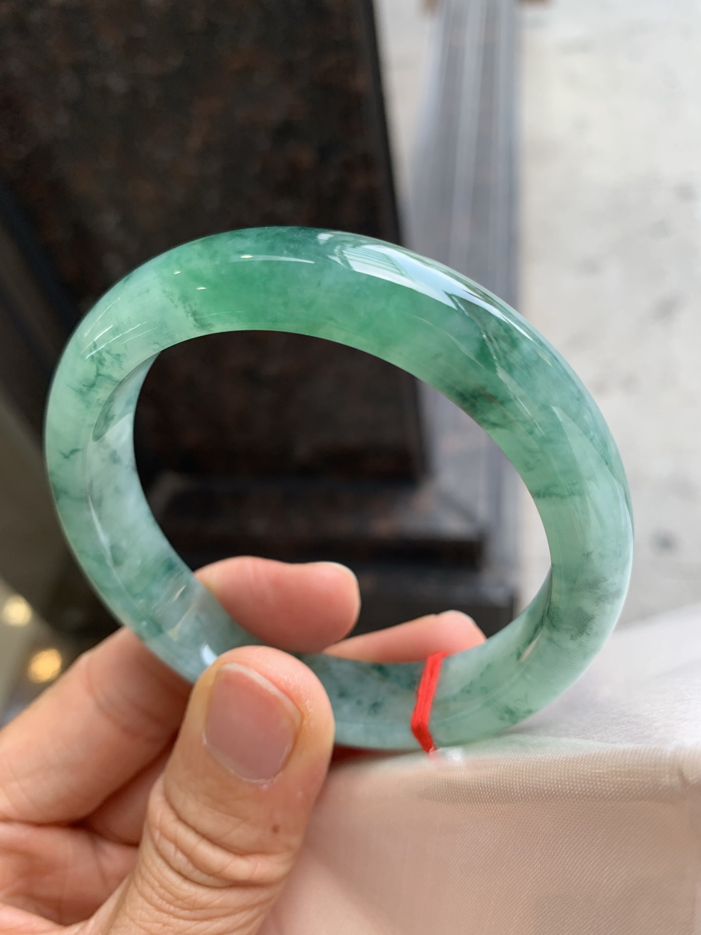 正圈冰飘花 绿色 无裂 尺寸：56.5/12.5/8 花色漂亮